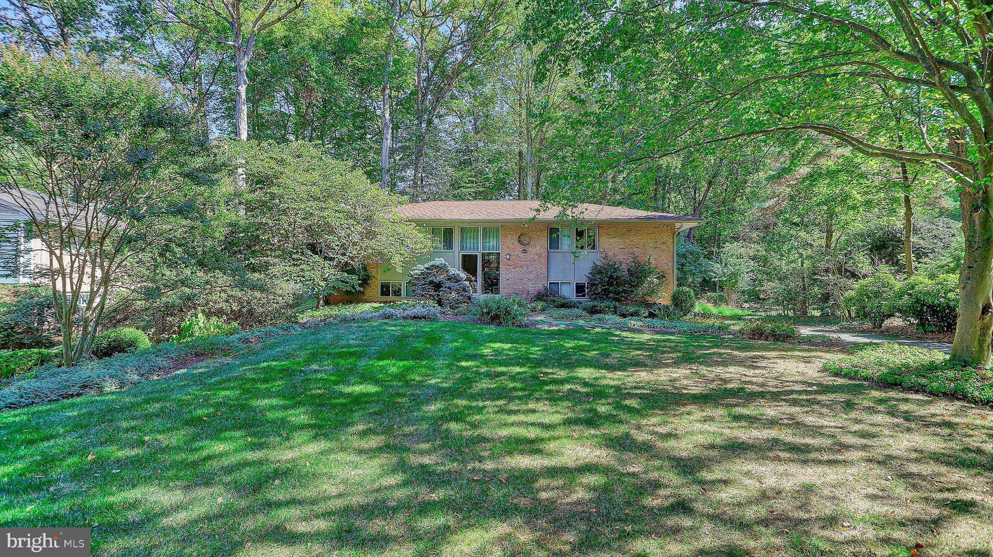 Mclean, VA 22101,1515 CRESTWOOD LN