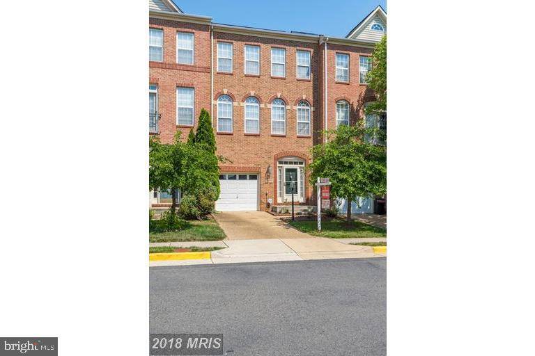 Herndon, VA 20171,13596 FLYING SQUIRREL DR