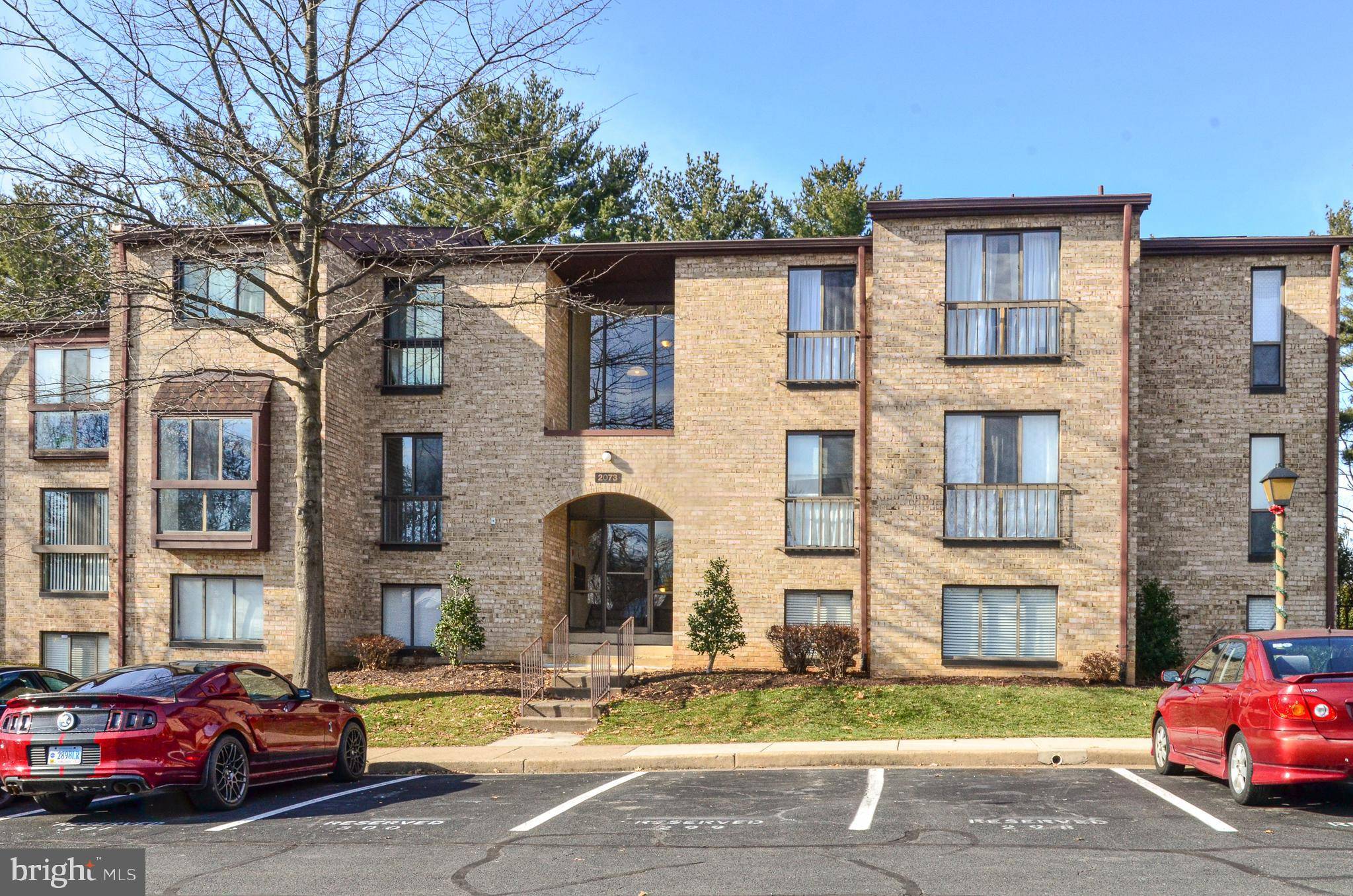 Reston, VA 20191,2073 ROYAL FERN CT #11B