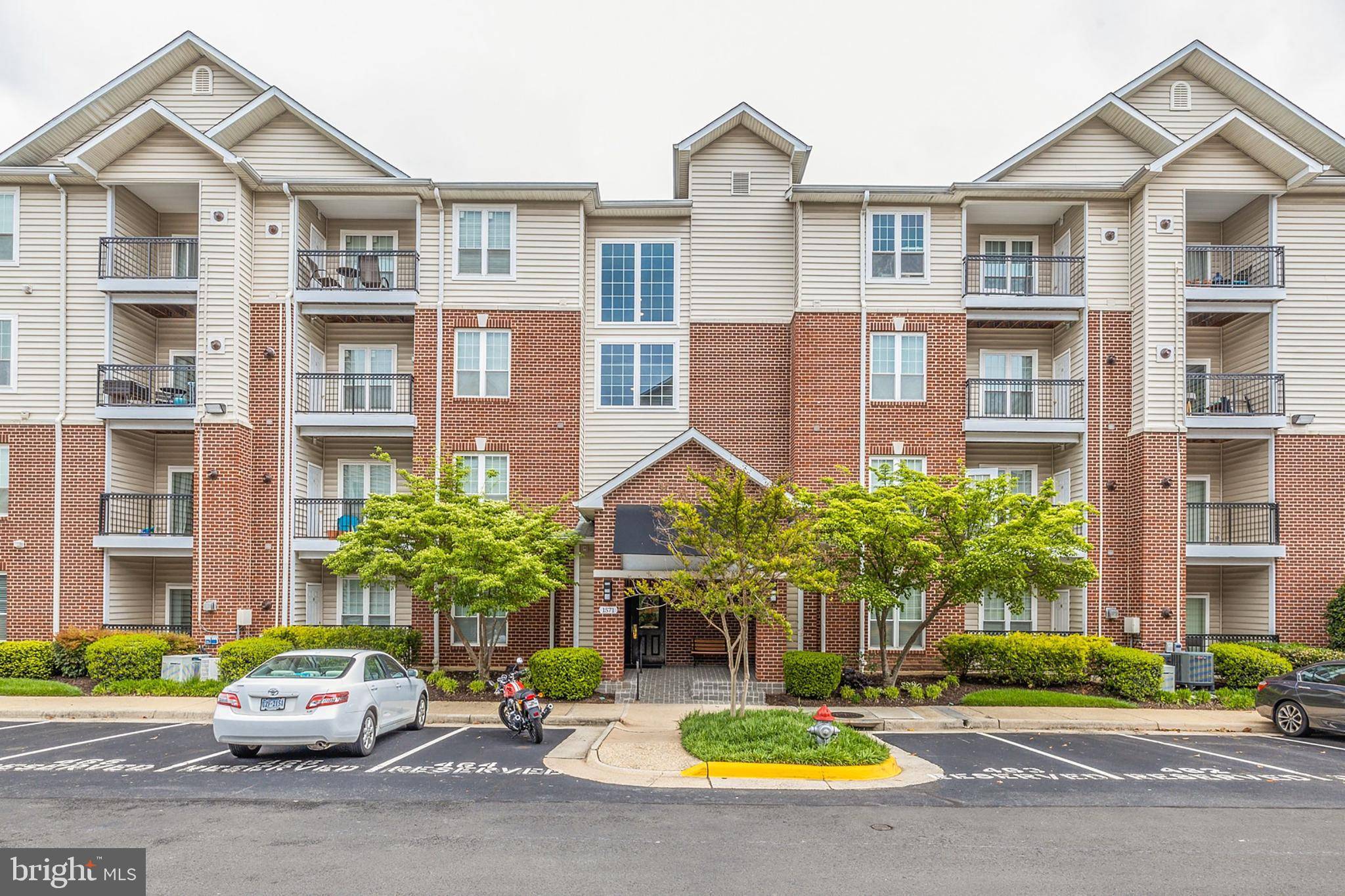 Mclean, VA 22102,1571 SPRING GATE #6116