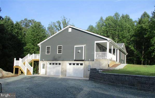 Louisa, VA 23093,456 HARNESS LN