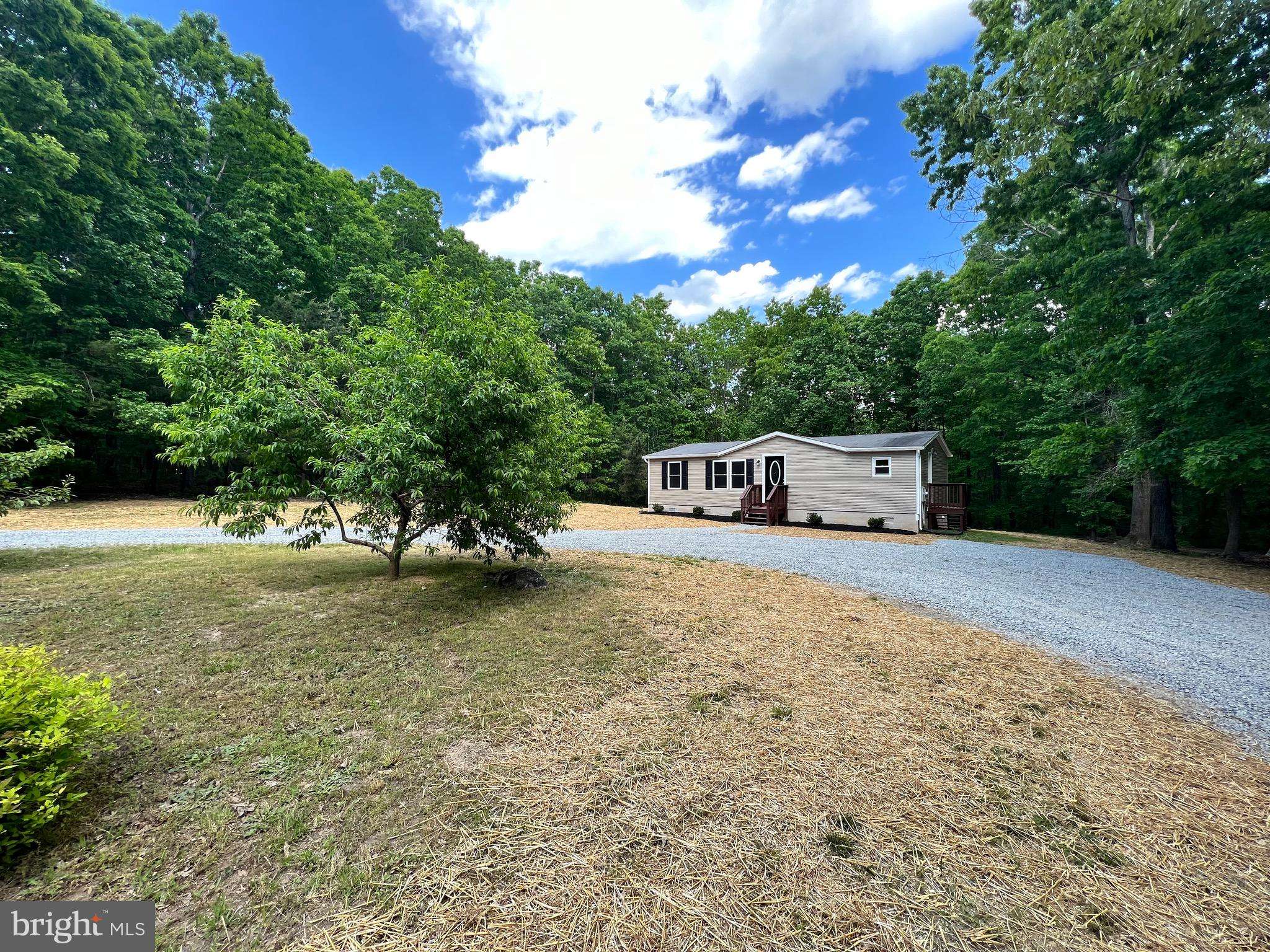 Louisa, VA 23093,549 FOXBROOK LN