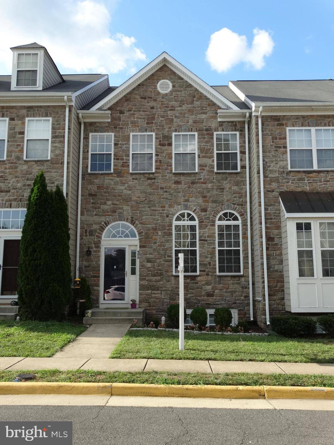 Leesburg, VA 20176,900 BUTTONWOOD TER NE