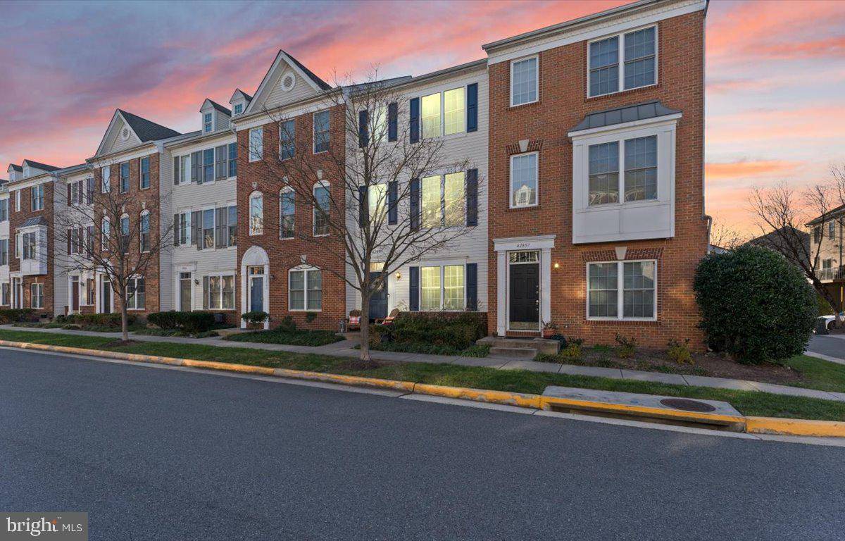 Chantilly, VA 20152,42859 PAMPLIN TER