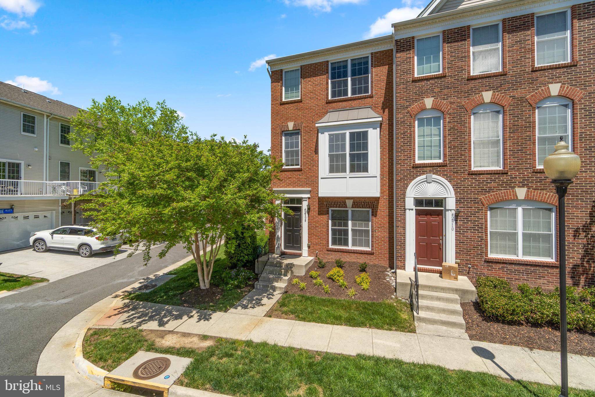 Chantilly, VA 20152,42908 MCCOMAS TER