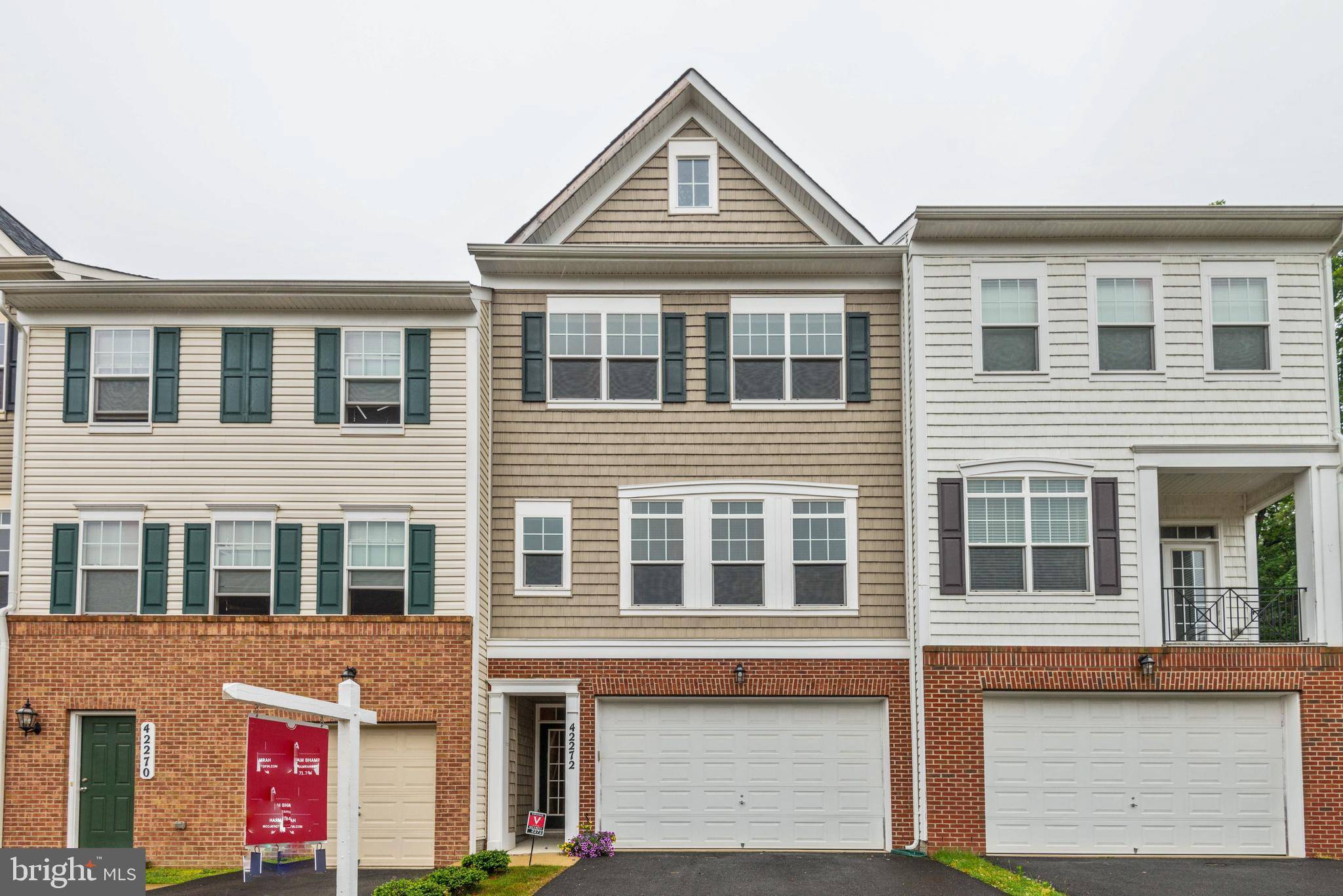 Chantilly, VA 20152,42272 SHOOVER SQ