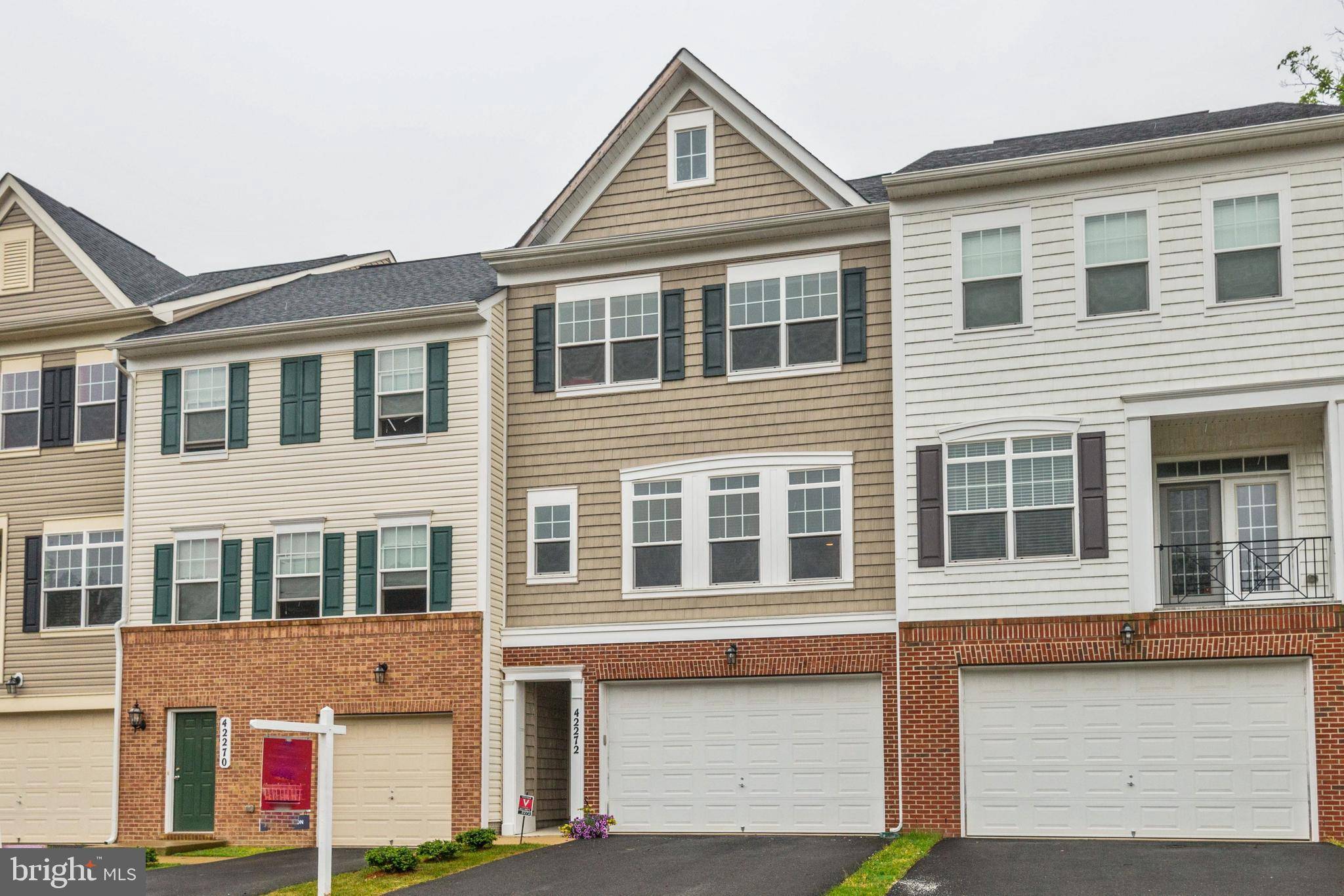 Chantilly, VA 20152,42272 SHOOVER SQ