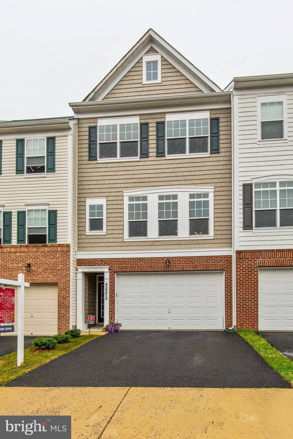 Chantilly, VA 20152,42272 SHOOVER SQ