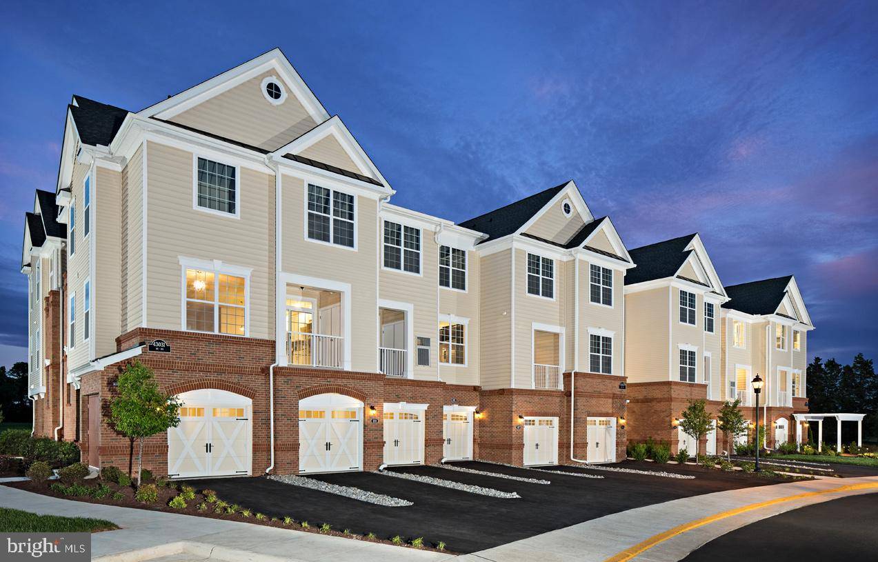 Ashburn, VA 20148,43032 STUARTS GLEN TER #102