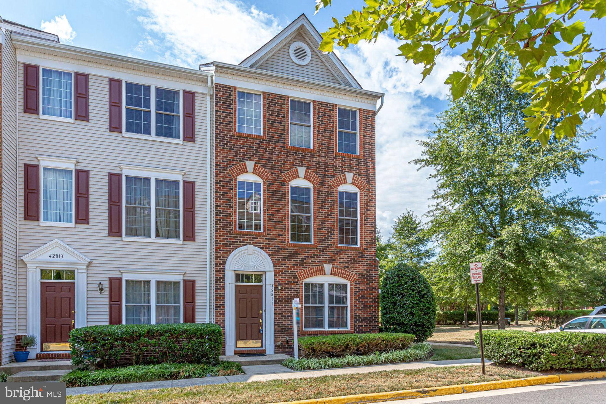 Chantilly, VA 20152,42811 SMALLWOOD TER