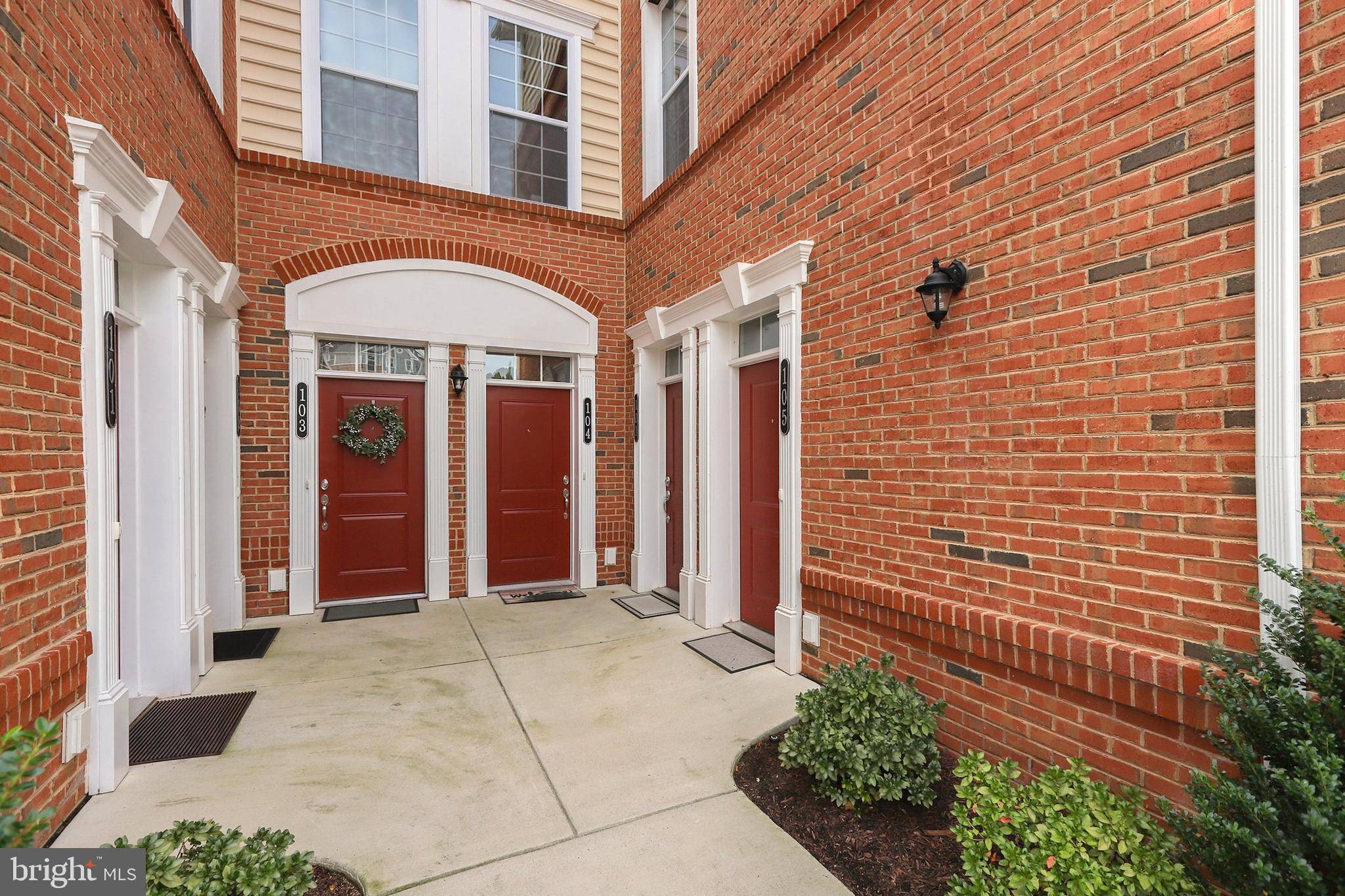 Ashburn, VA 20148,23290 MILLTOWN KNOLL SQ #105