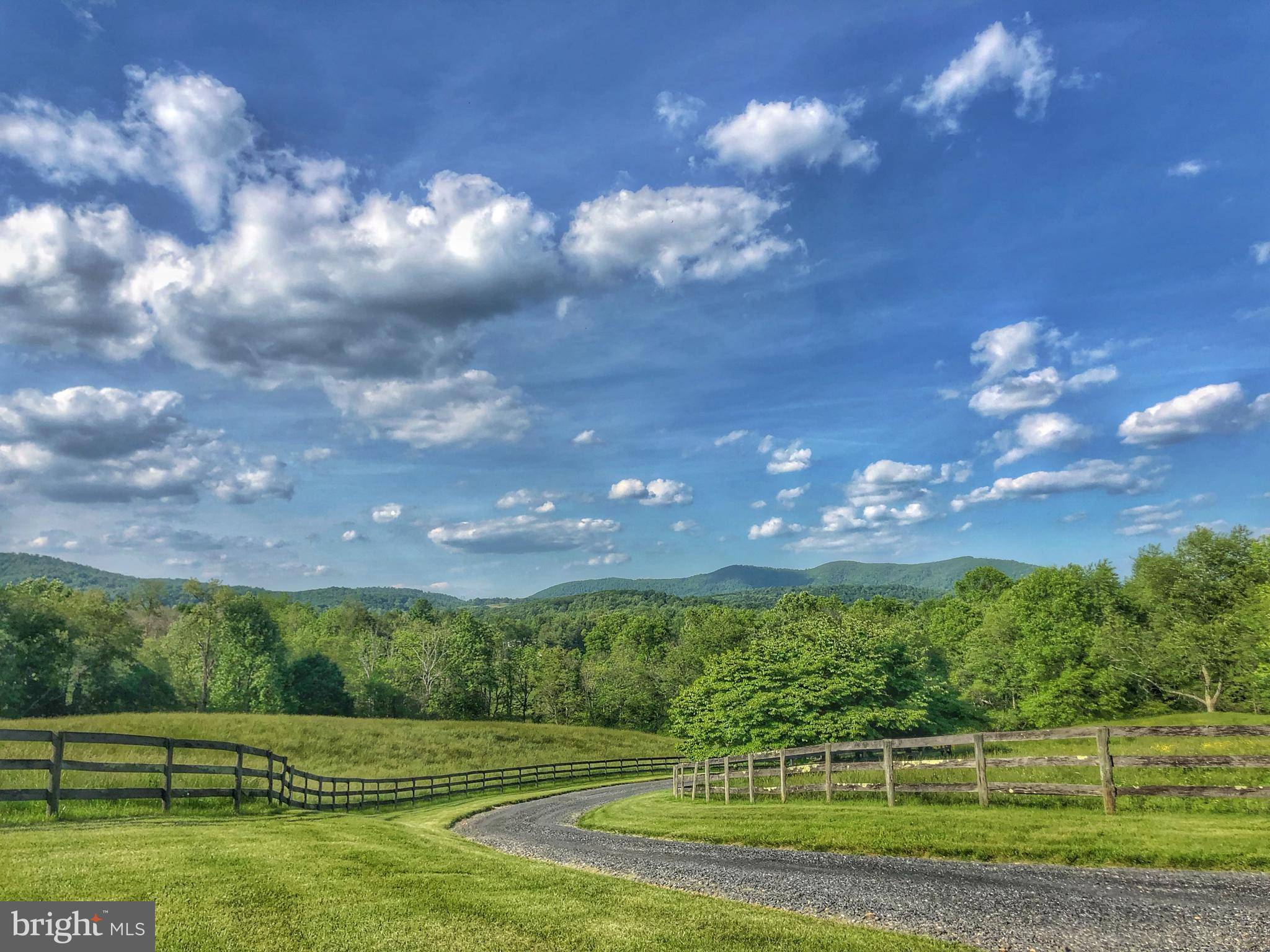 Huntly, VA 22640,60 WINESAP LN