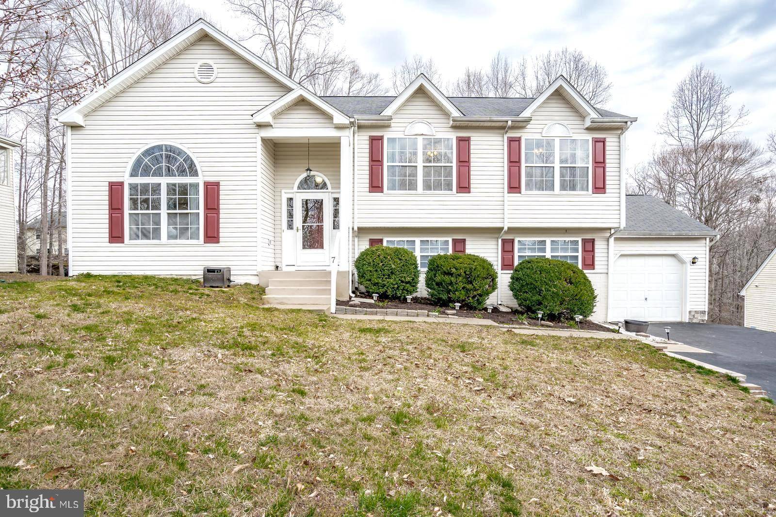 Fredericksburg, VA 22405,7 EBONY CT