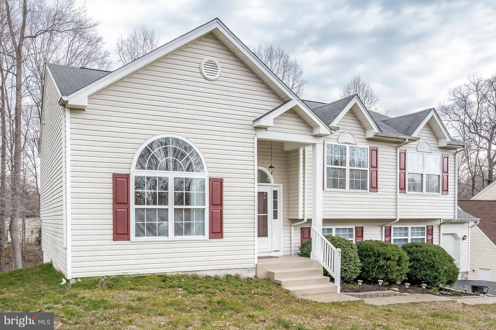 Fredericksburg, VA 22405,7 EBONY CT