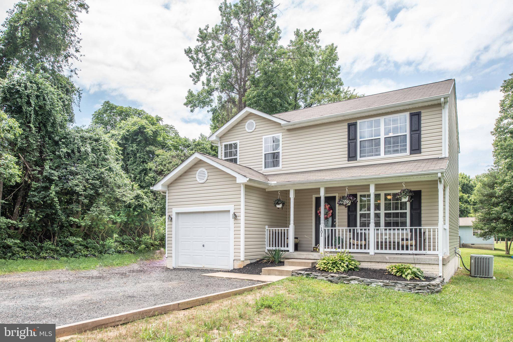 Colonial Beach, VA 22443,101 MEADOW VIEW LN