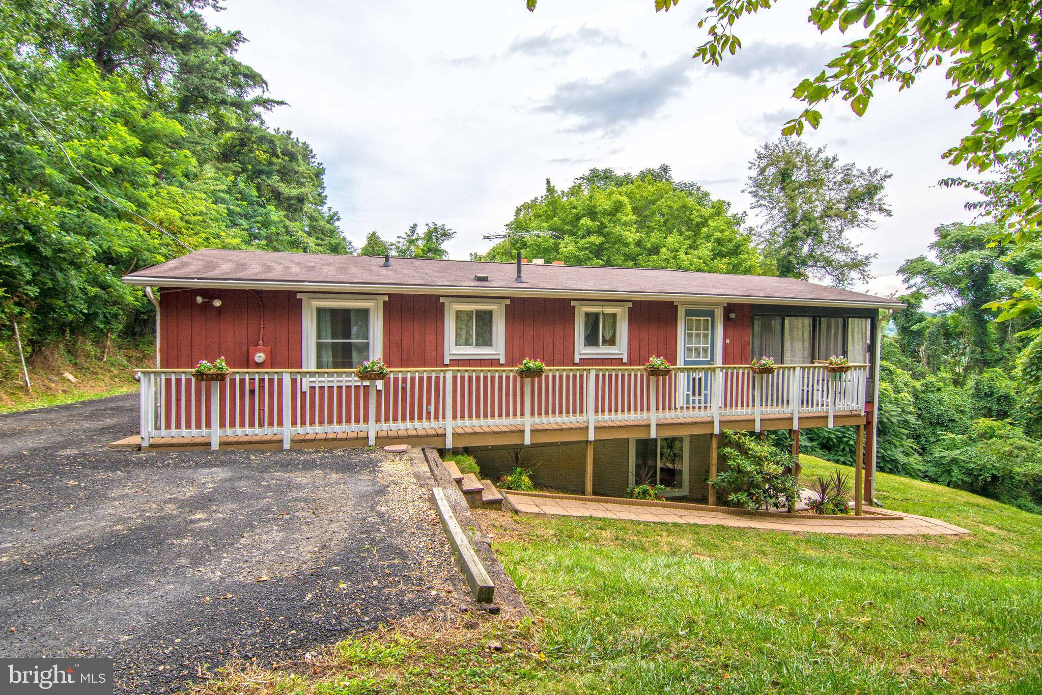 Linden, VA 22642,183 RAMBO CT