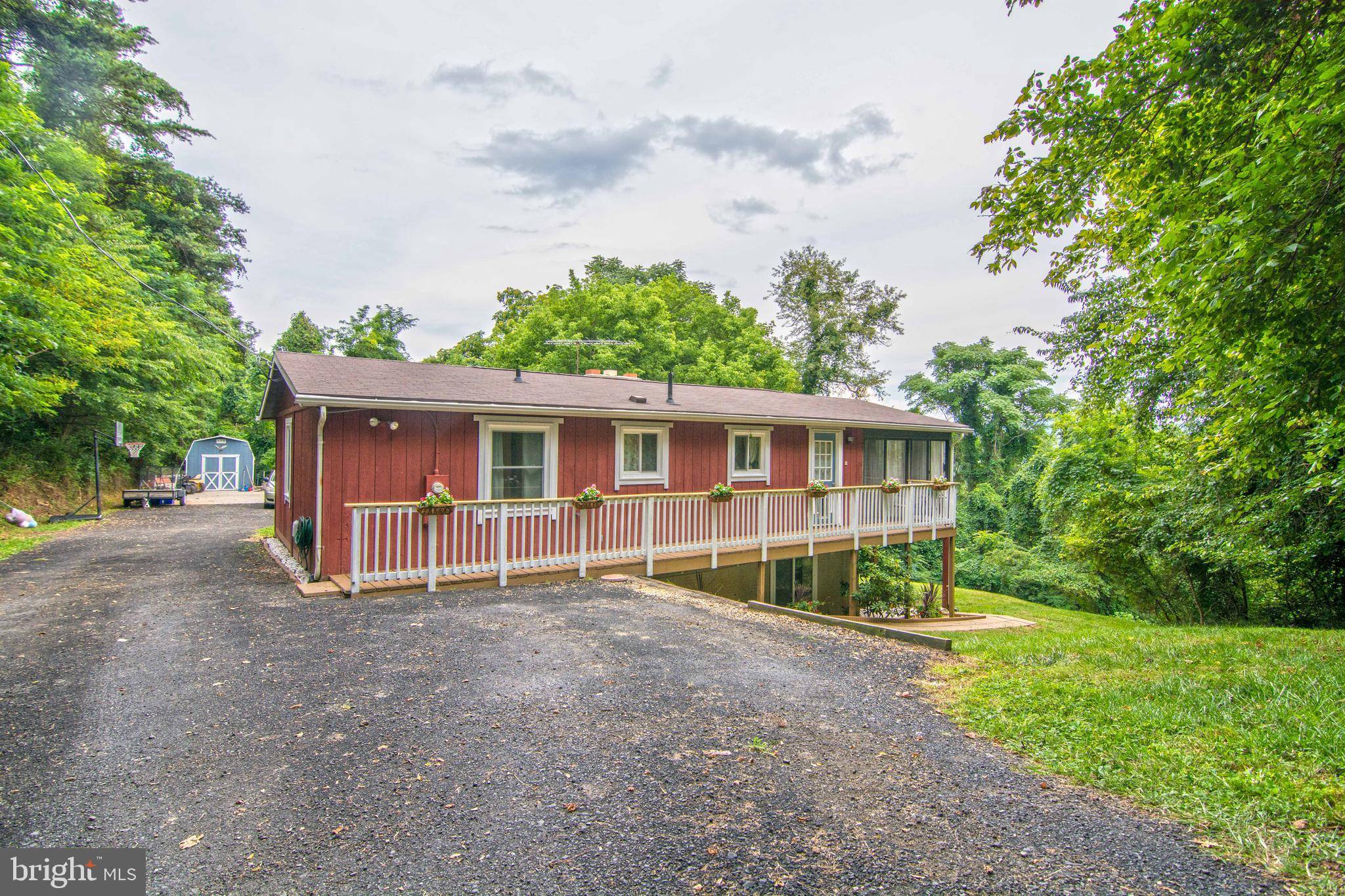 Linden, VA 22642,183 RAMBO CT