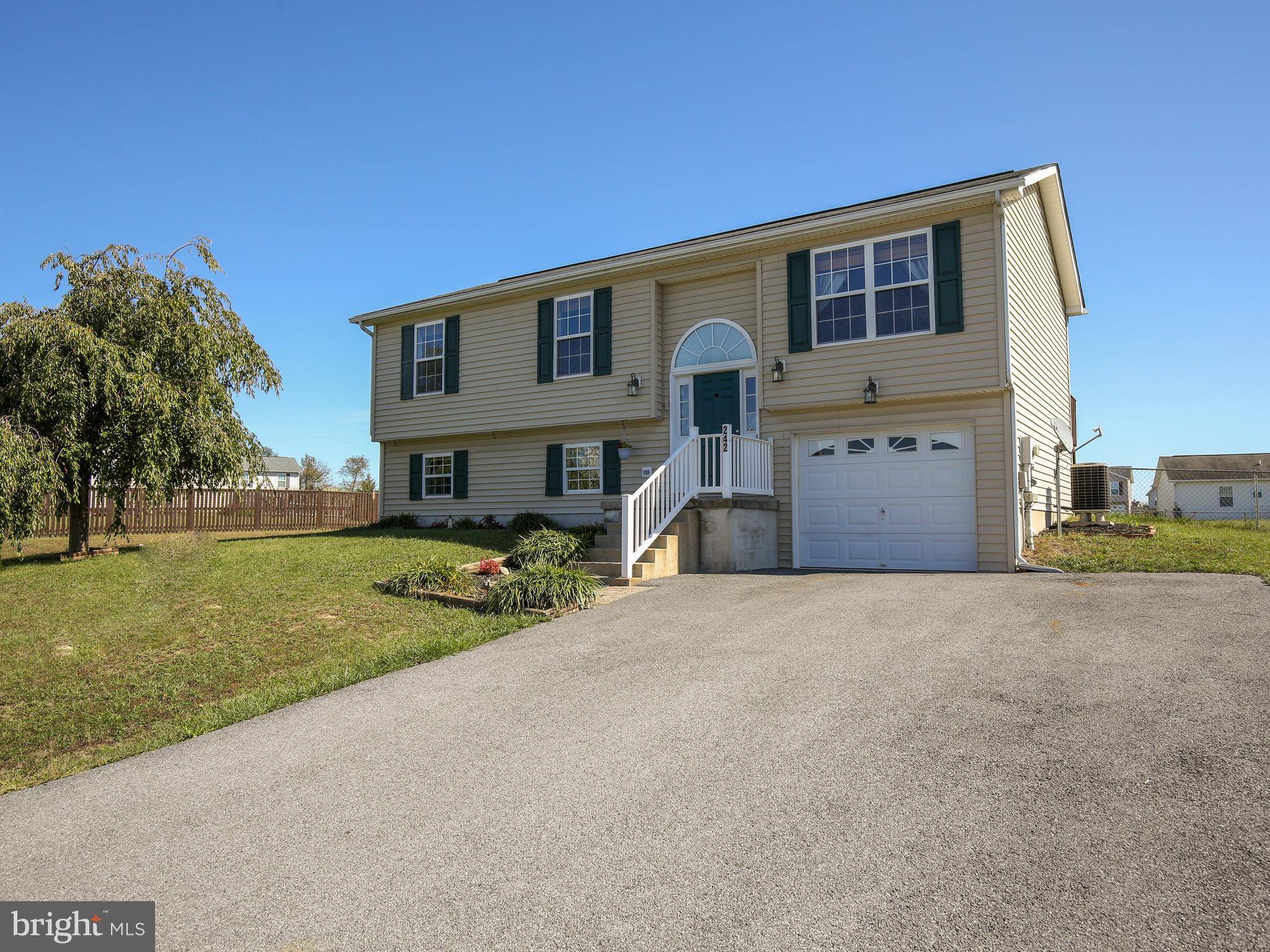 Inwood, WV 25428,242 BRONTE