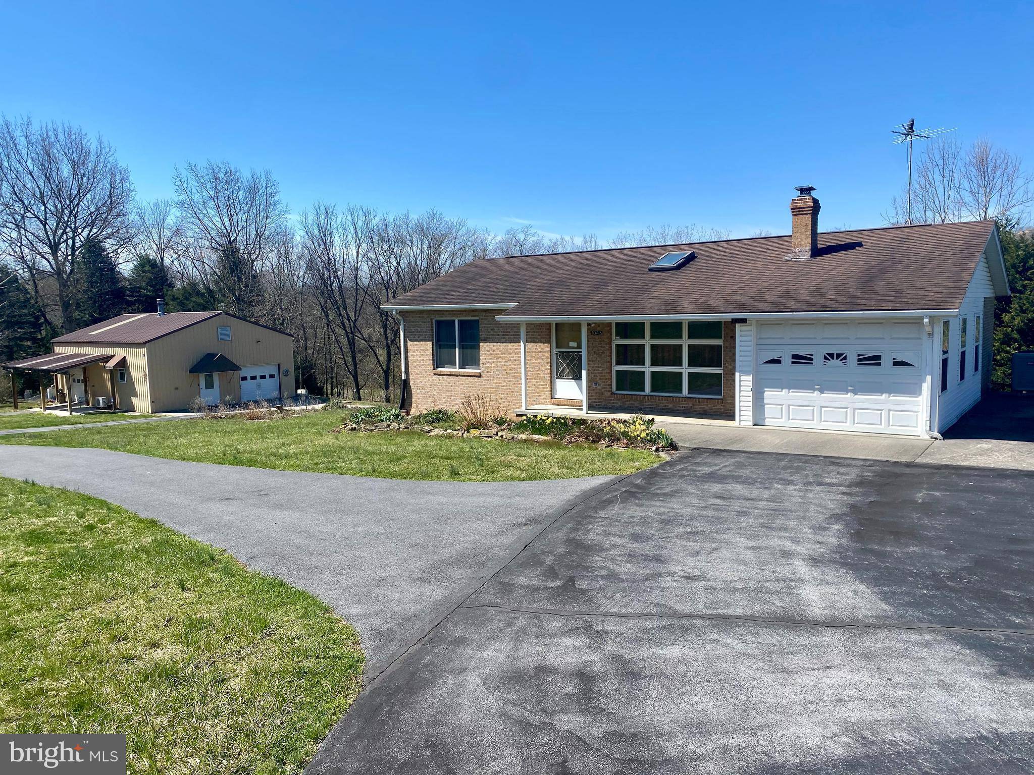 Hedgesville, WV 25427,1043 RIDGE RD N