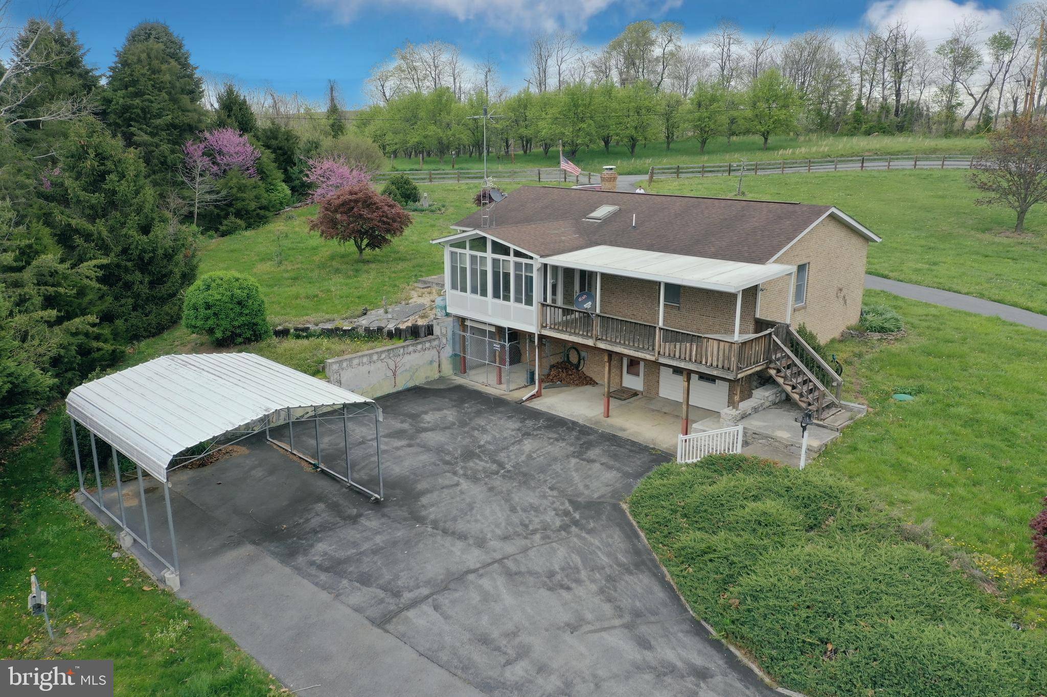 Hedgesville, WV 25427,1043 RIDGE RD N