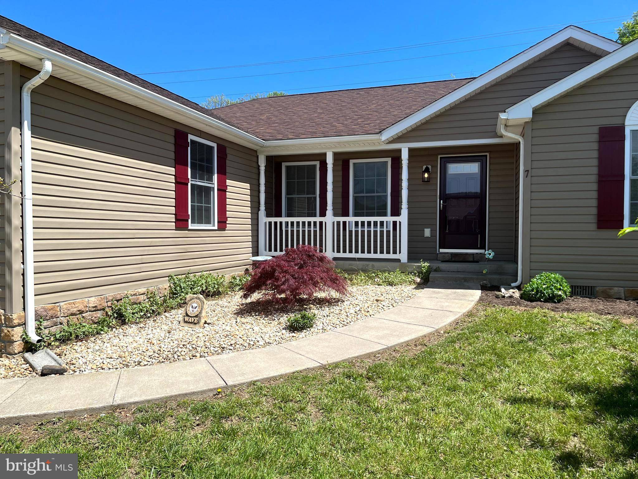 Martinsburg, WV 25403,7 POCHARDS CT