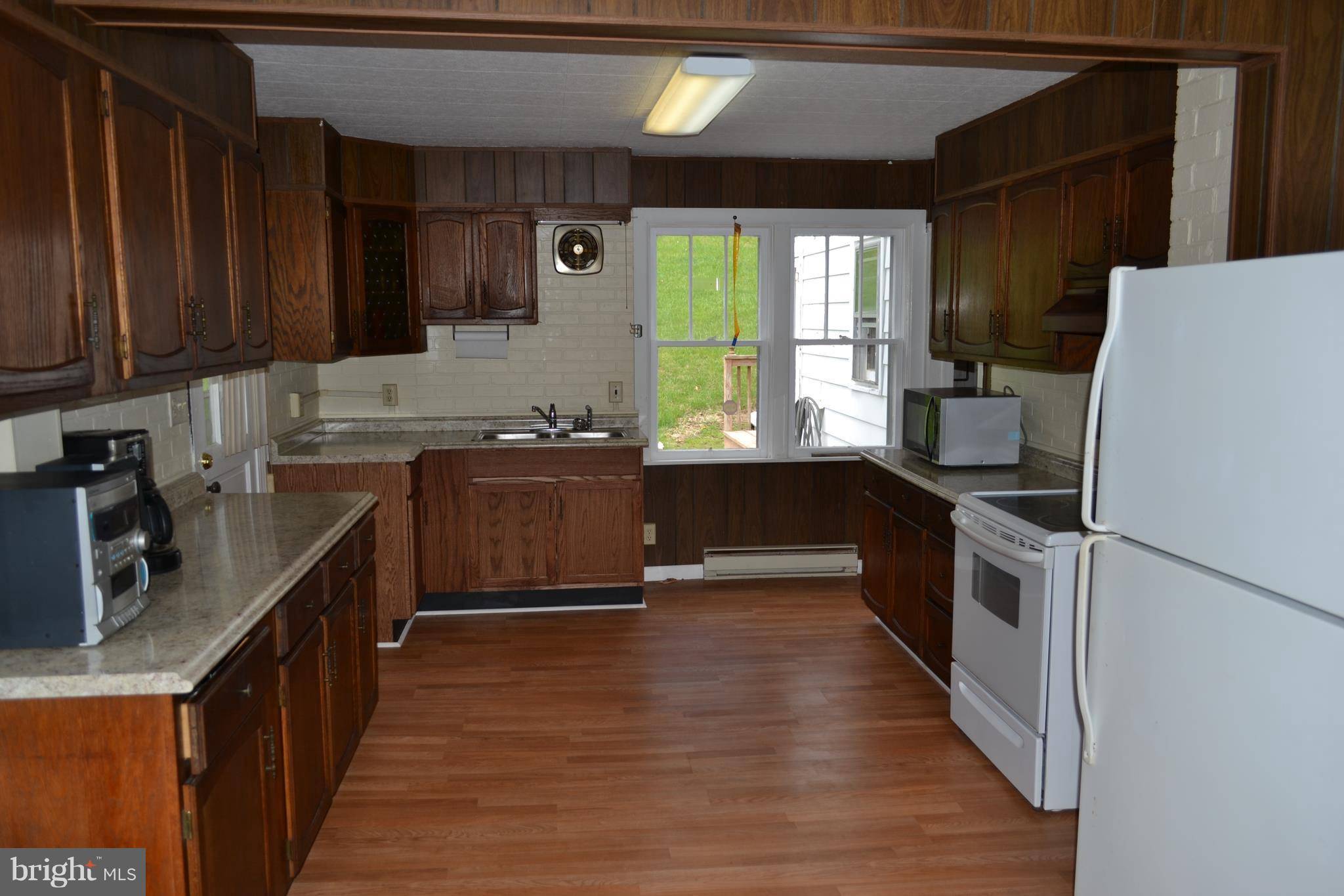 Mathias, WV 26812,913 MAY LN