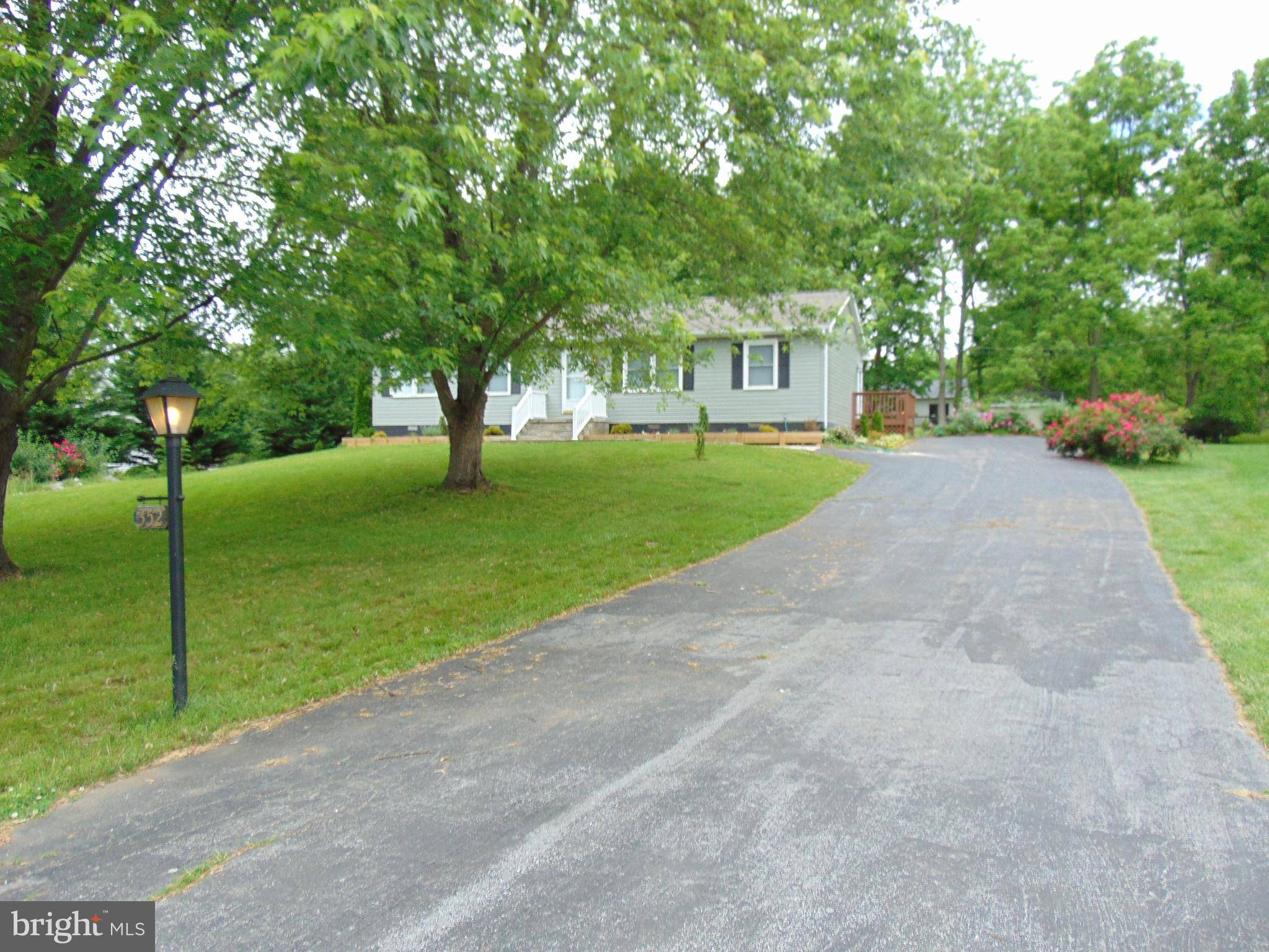 Charles Town, WV 25414,352 PACKETT DR