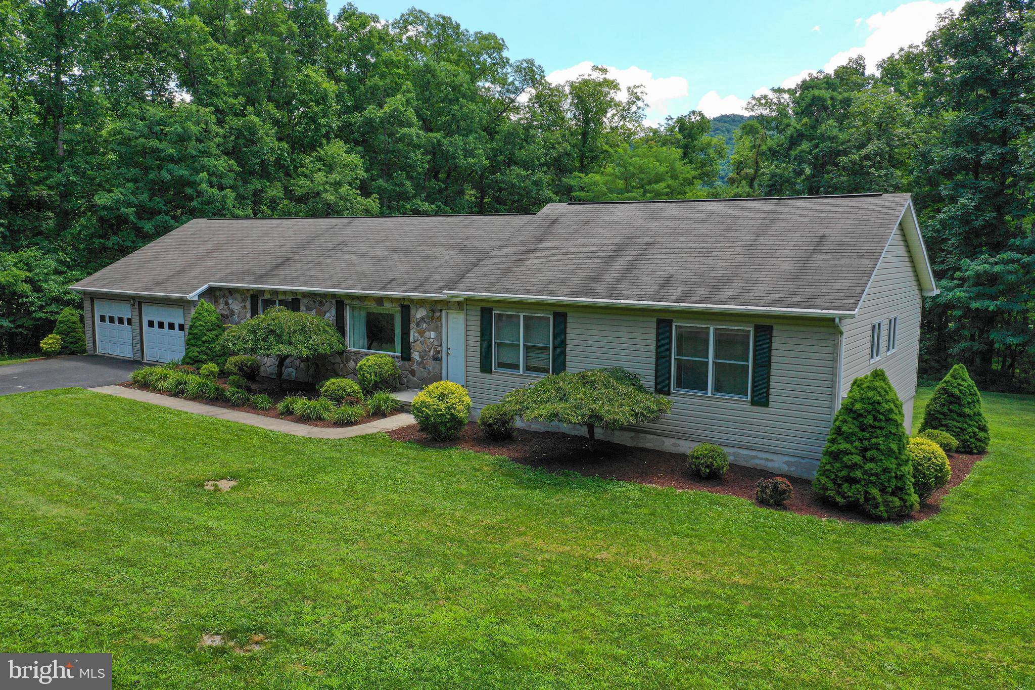 New Creek, WV 26743,89 BELLA MONT LN