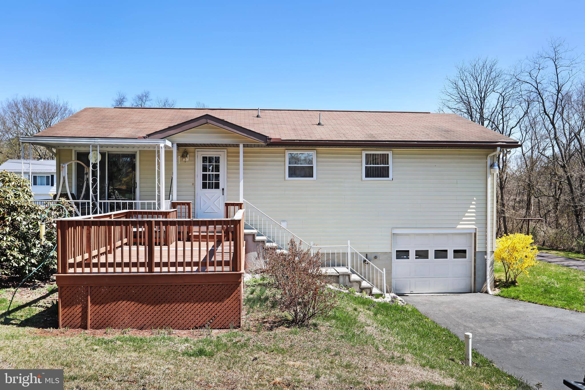 Ridgeley, WV 26753,37 BETSON RD