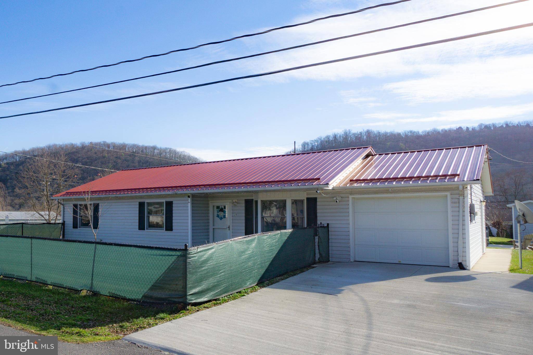 Keyser, WV 26726,19 S HUMMINGBIRD ST