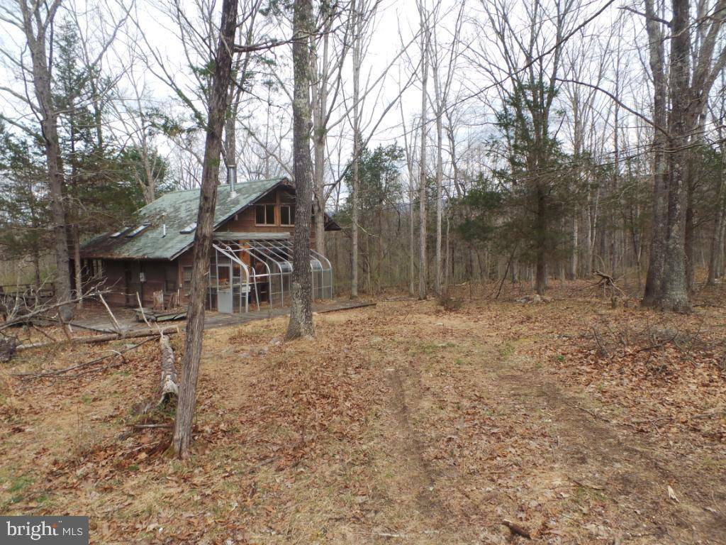 Great Cacapon, WV 25422,1084 GOLLIDAY RD