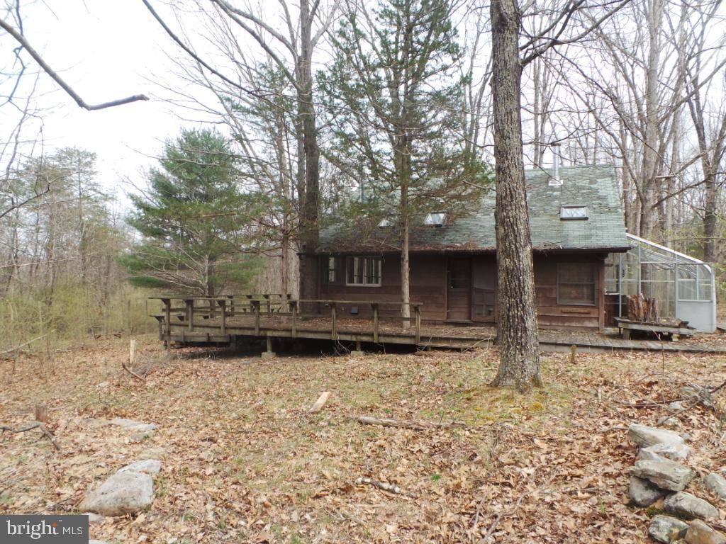 Great Cacapon, WV 25422,1084 GOLLIDAY RD