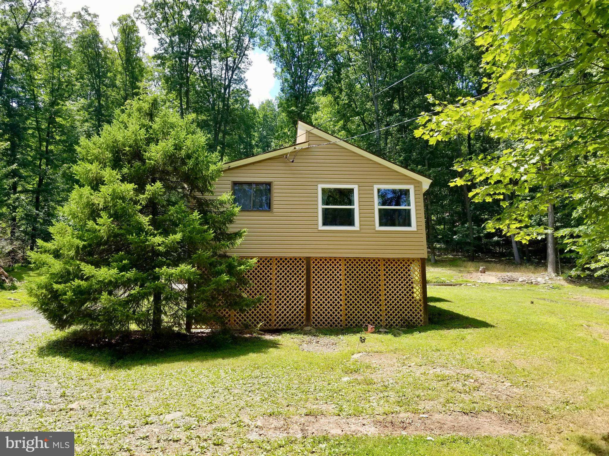 Hedgesville, WV 25427,369 FEATHERBED LN