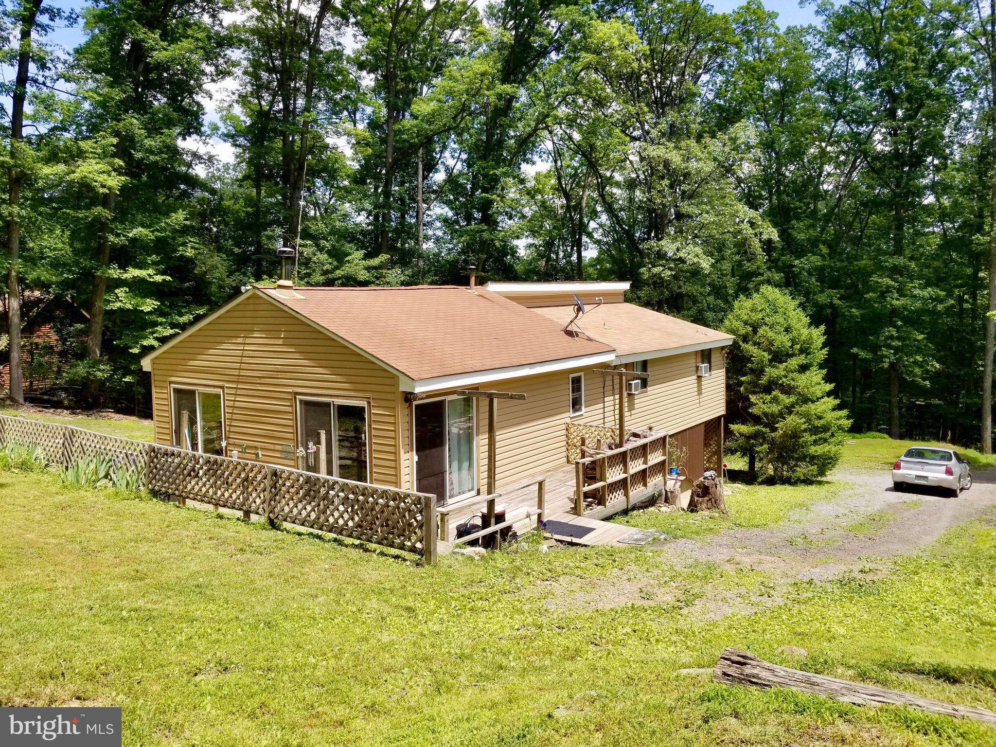 Hedgesville, WV 25427,369 FEATHERBED LN