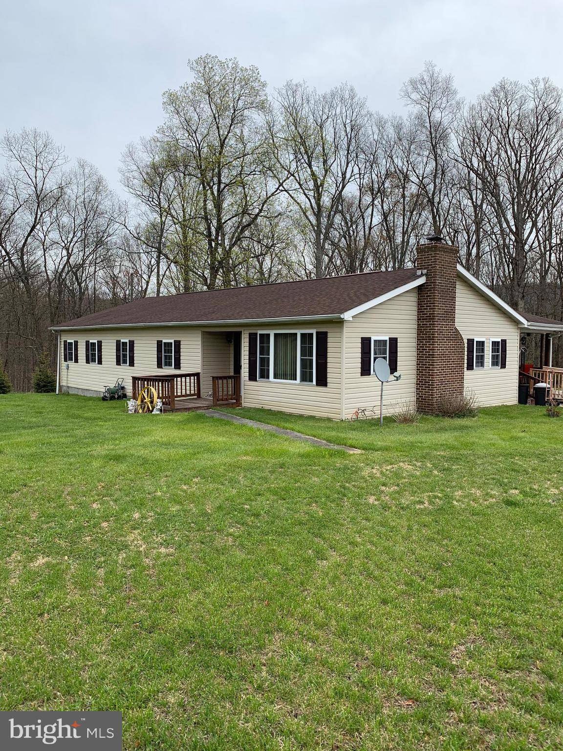 Berkeley Springs, WV 25411,589 PINE GROVE RD