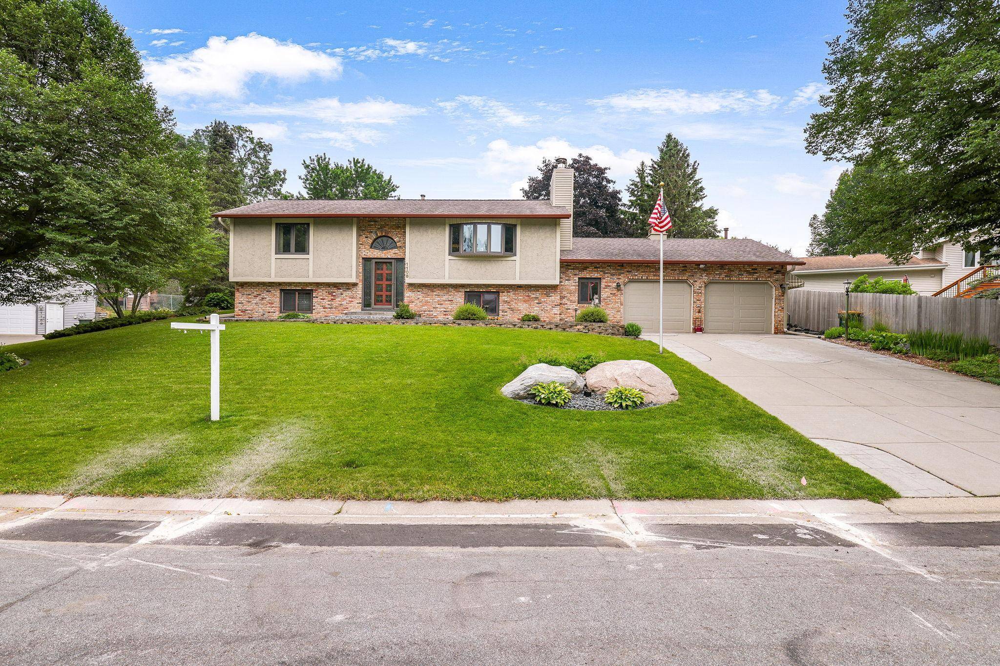 Eagan, MN 55123,1108 Parkview LN