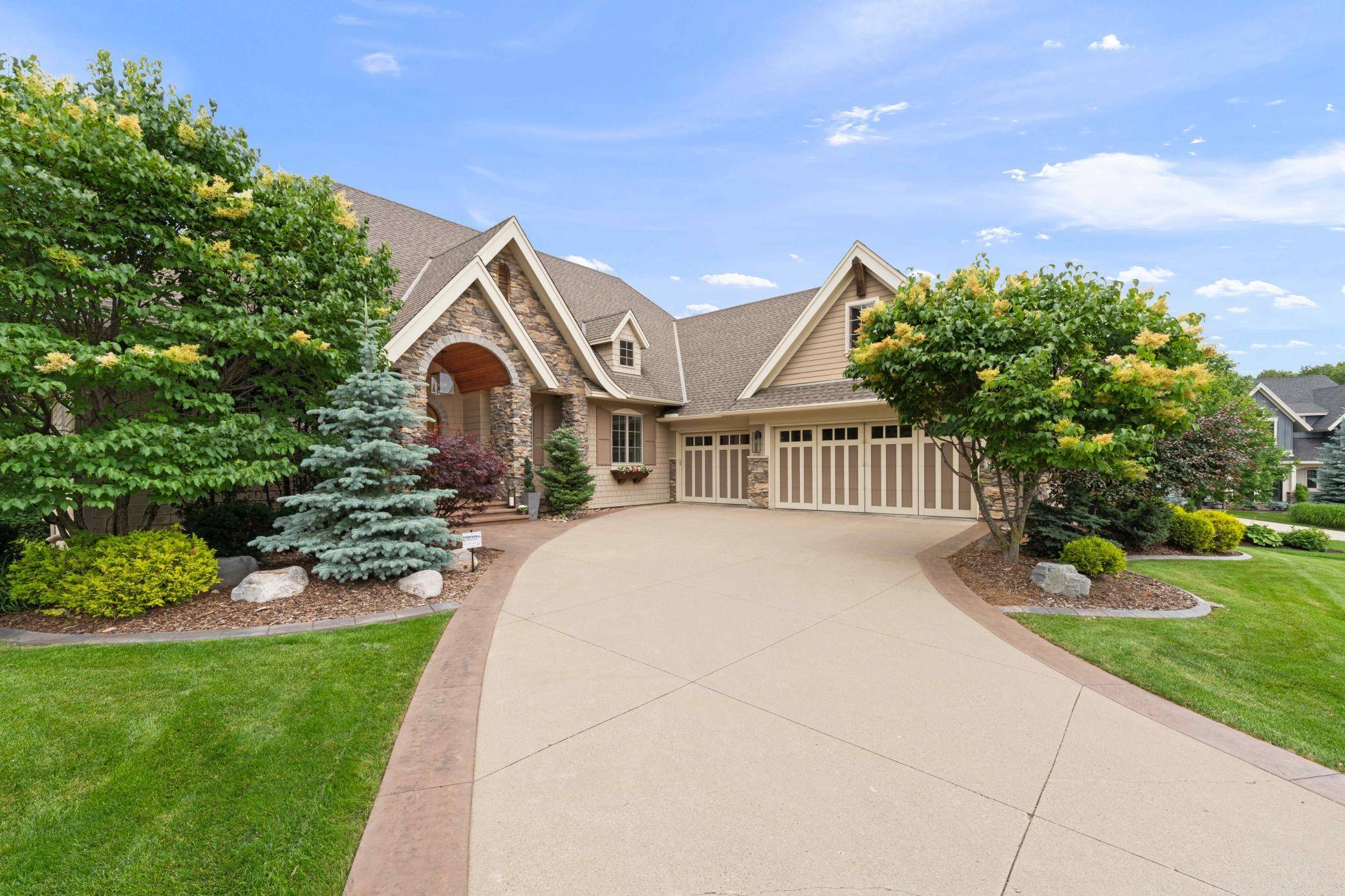 Eden Prairie, MN 55347,9530 Sky LN