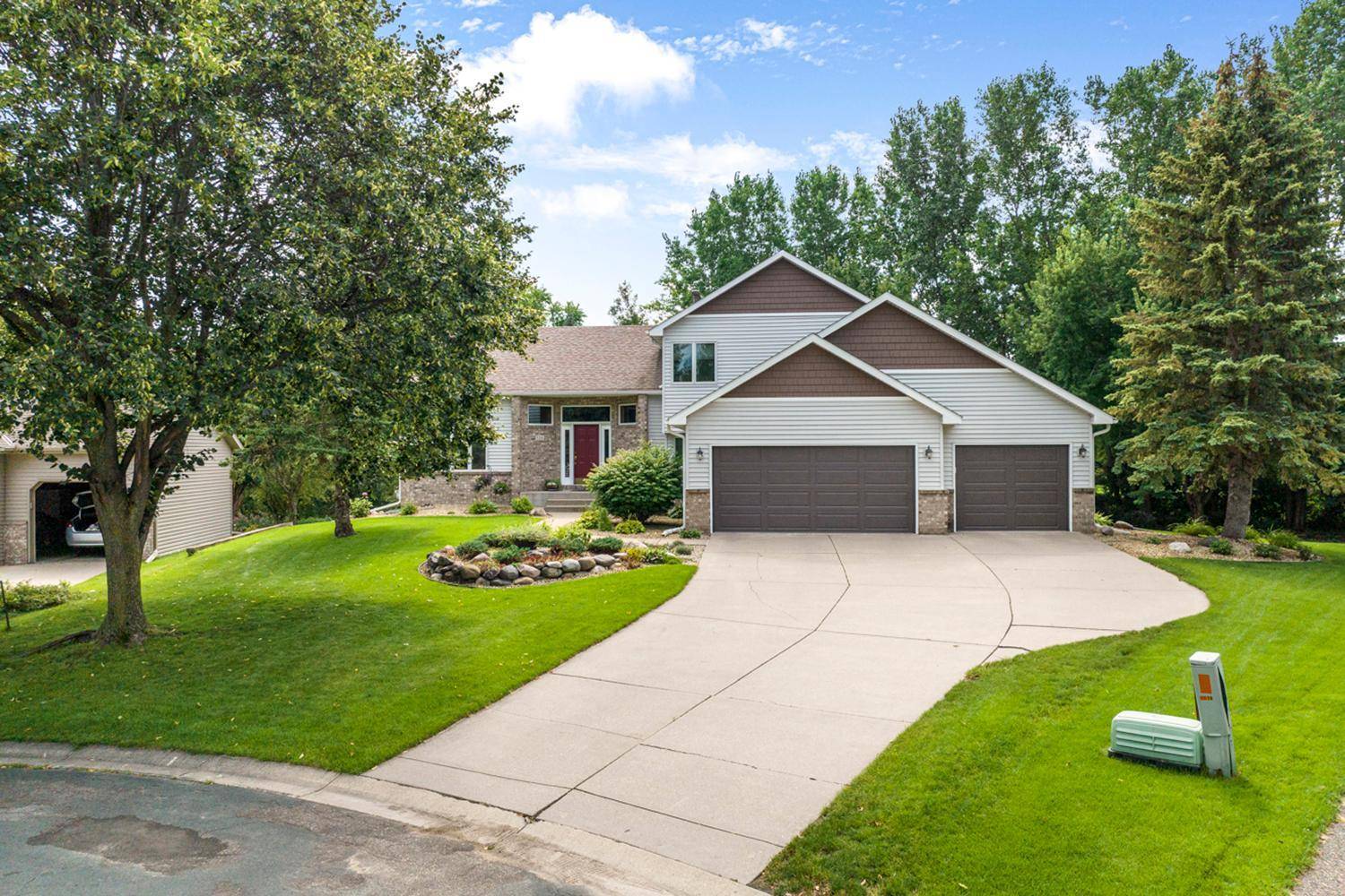 Circle Pines, MN 55014,526 Linden LN