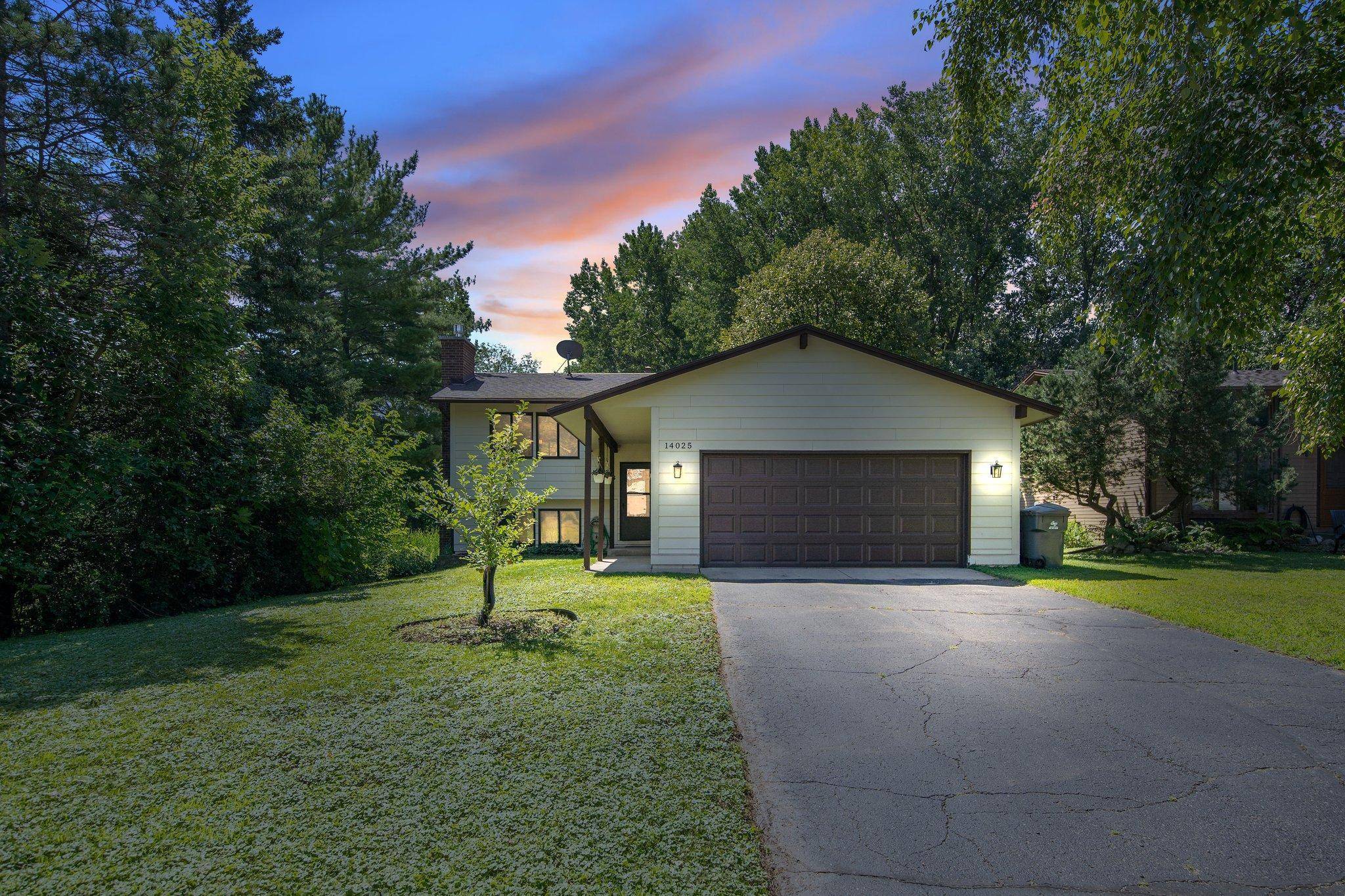 Eden Prairie, MN 55347,14025 Carmody DR