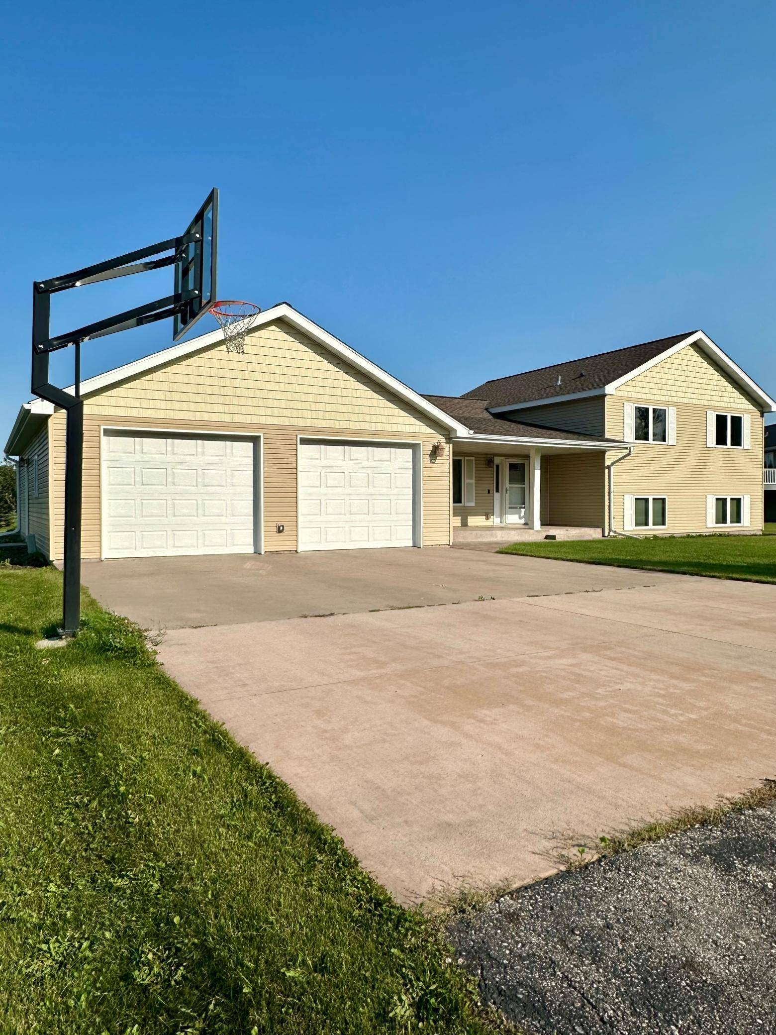 Newfolden, MN 56738,104 6th ST