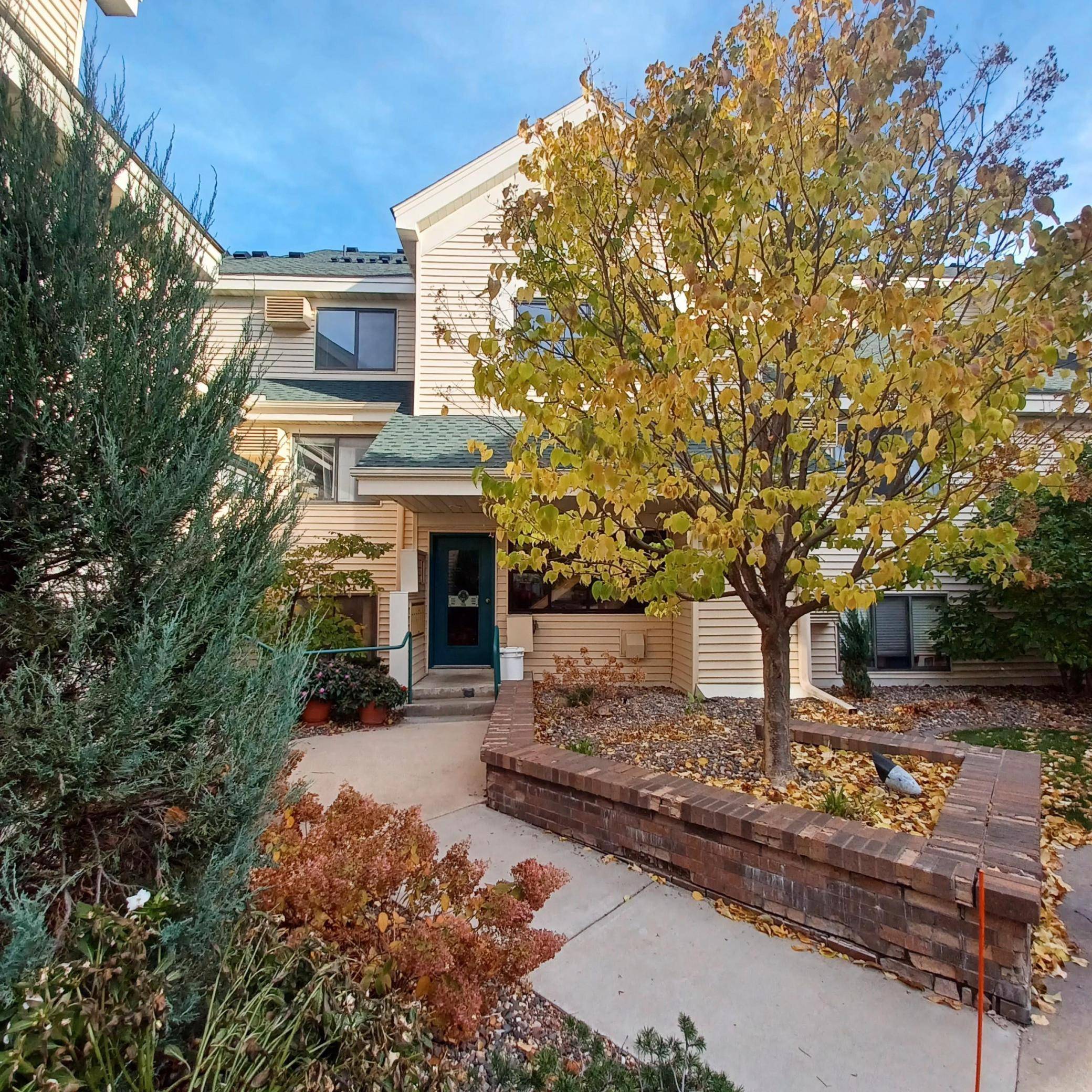 Minneapolis, MN 55435,7631 Edinborough WAY