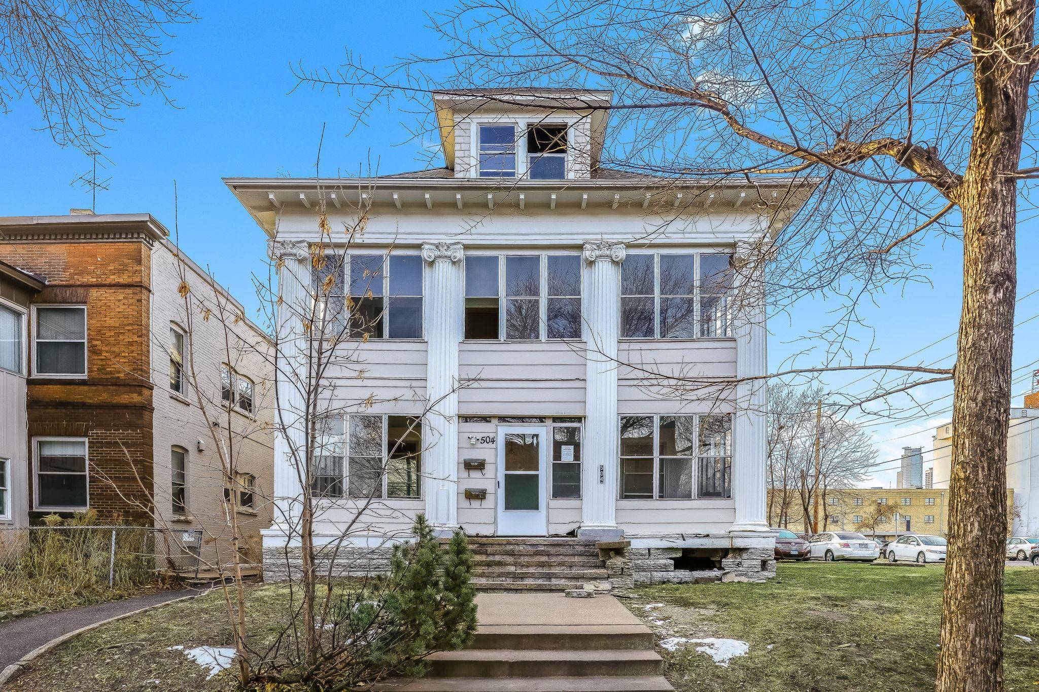 Minneapolis, MN 55414,504 University AVE SE