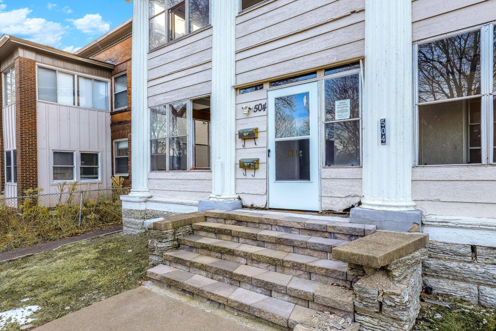 Minneapolis, MN 55414,504 University AVE SE