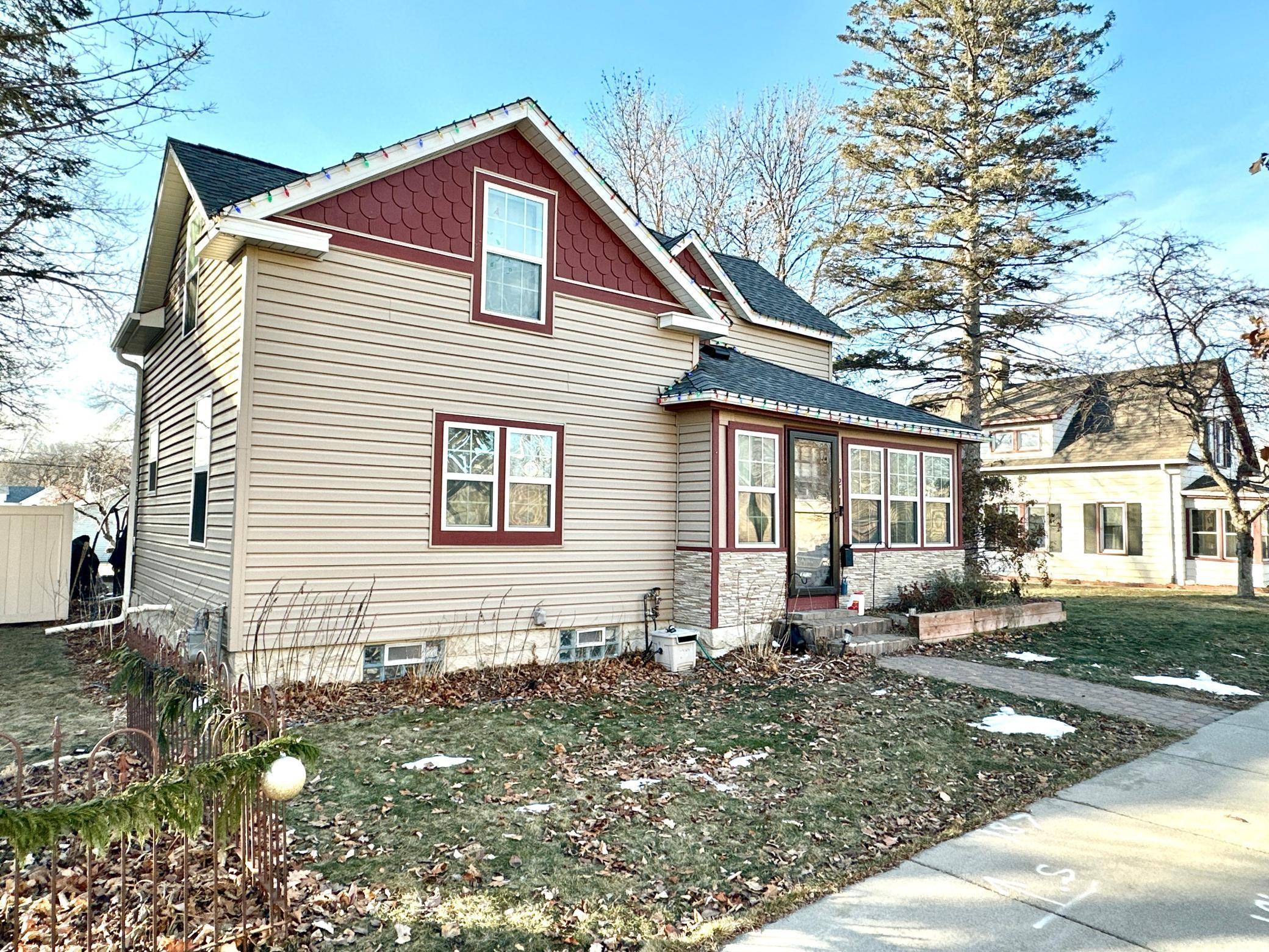 Chaska, MN 55318,211 Cedar ST