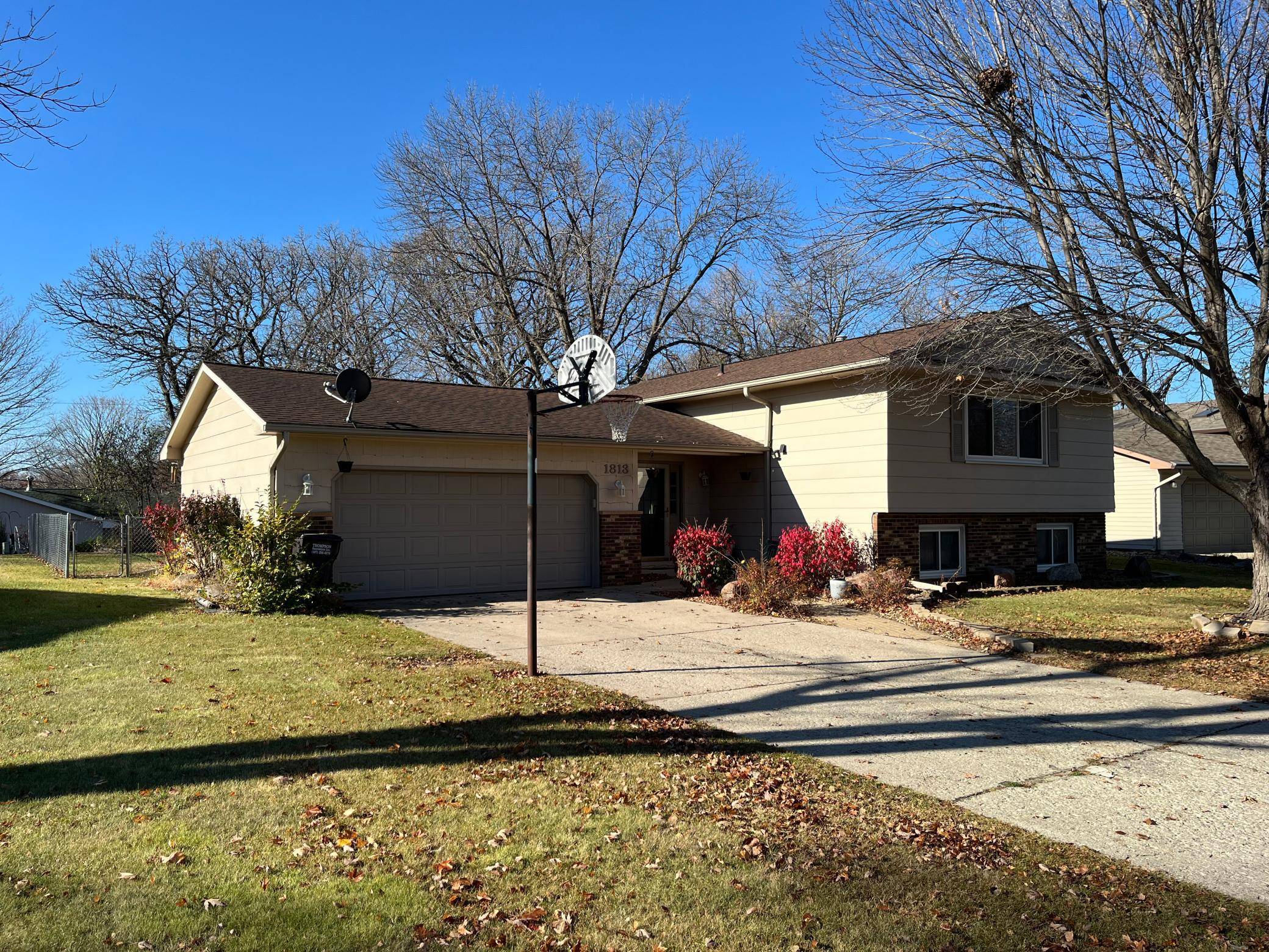 Albert Lea, MN 56007,1813 Bayview DR