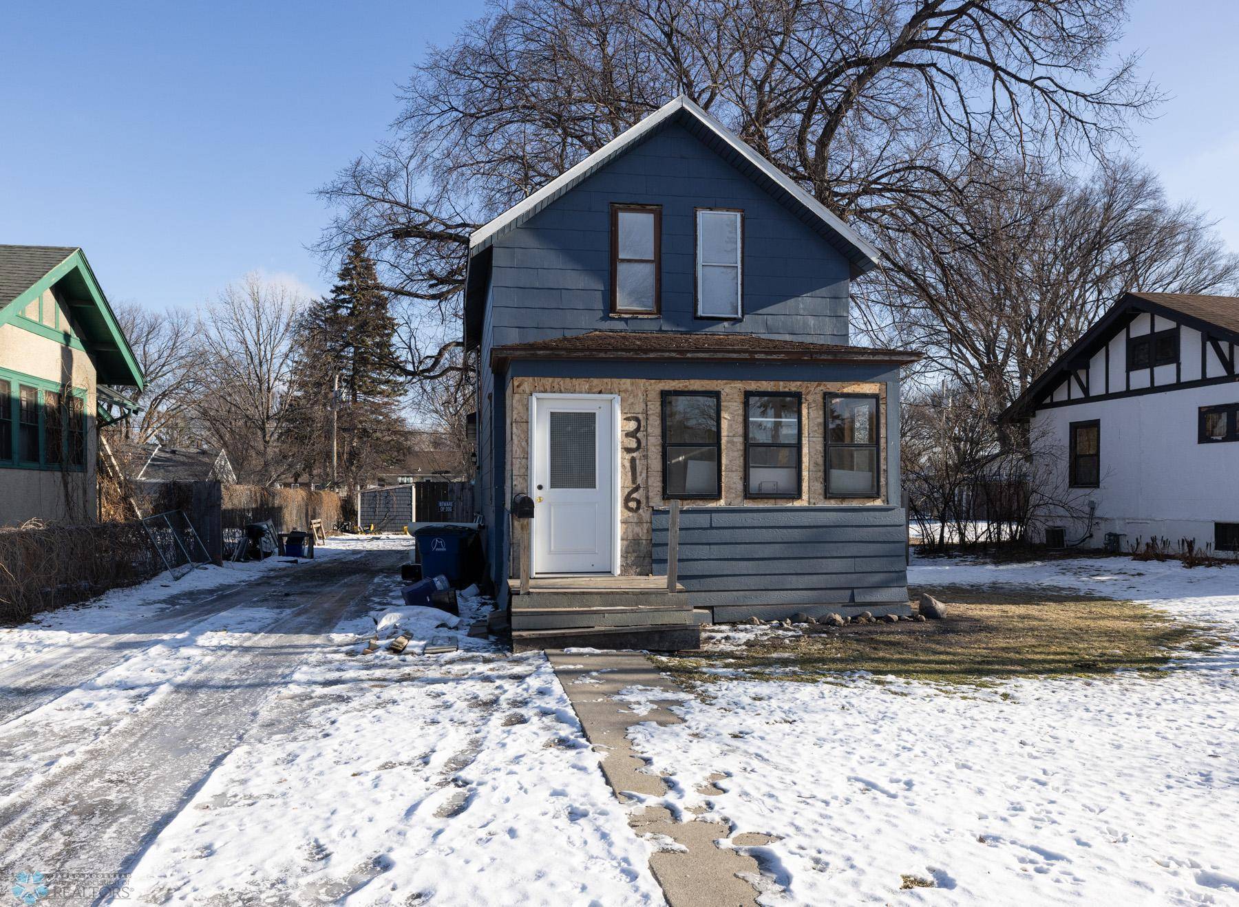 Moorhead, MN 56560,316 11th ST N