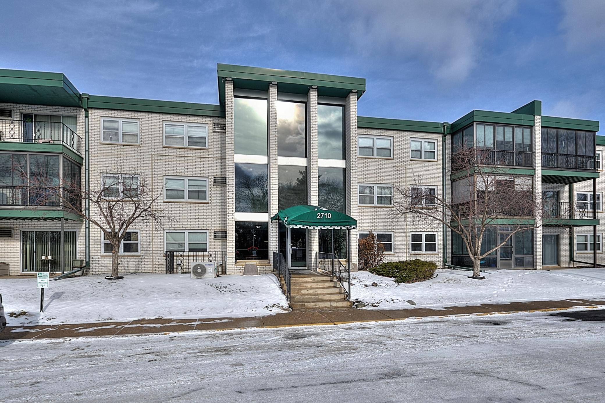 Roseville, MN 55113,2710 Dale ST N