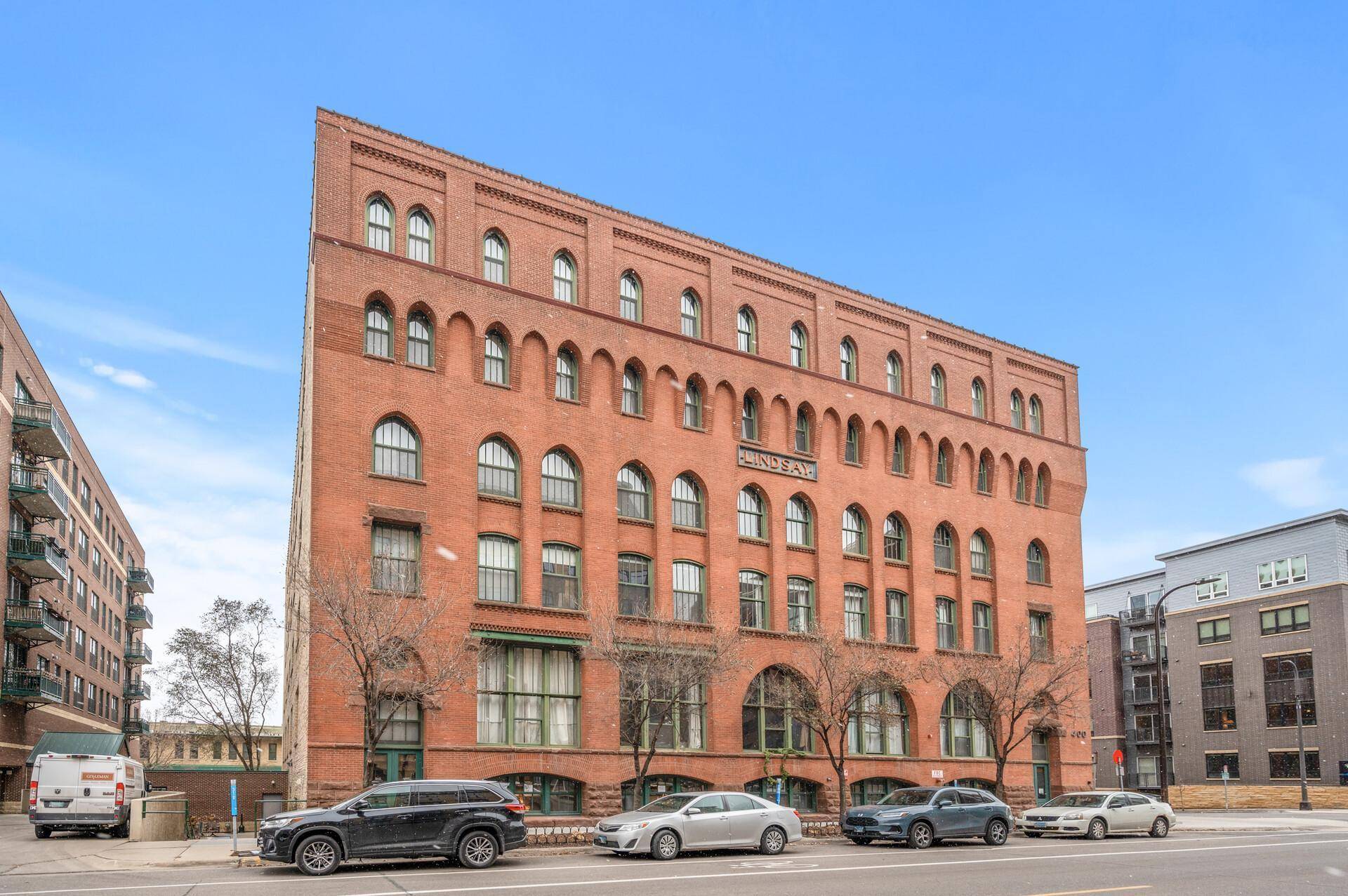 Minneapolis, MN 55401,400 1st ST
