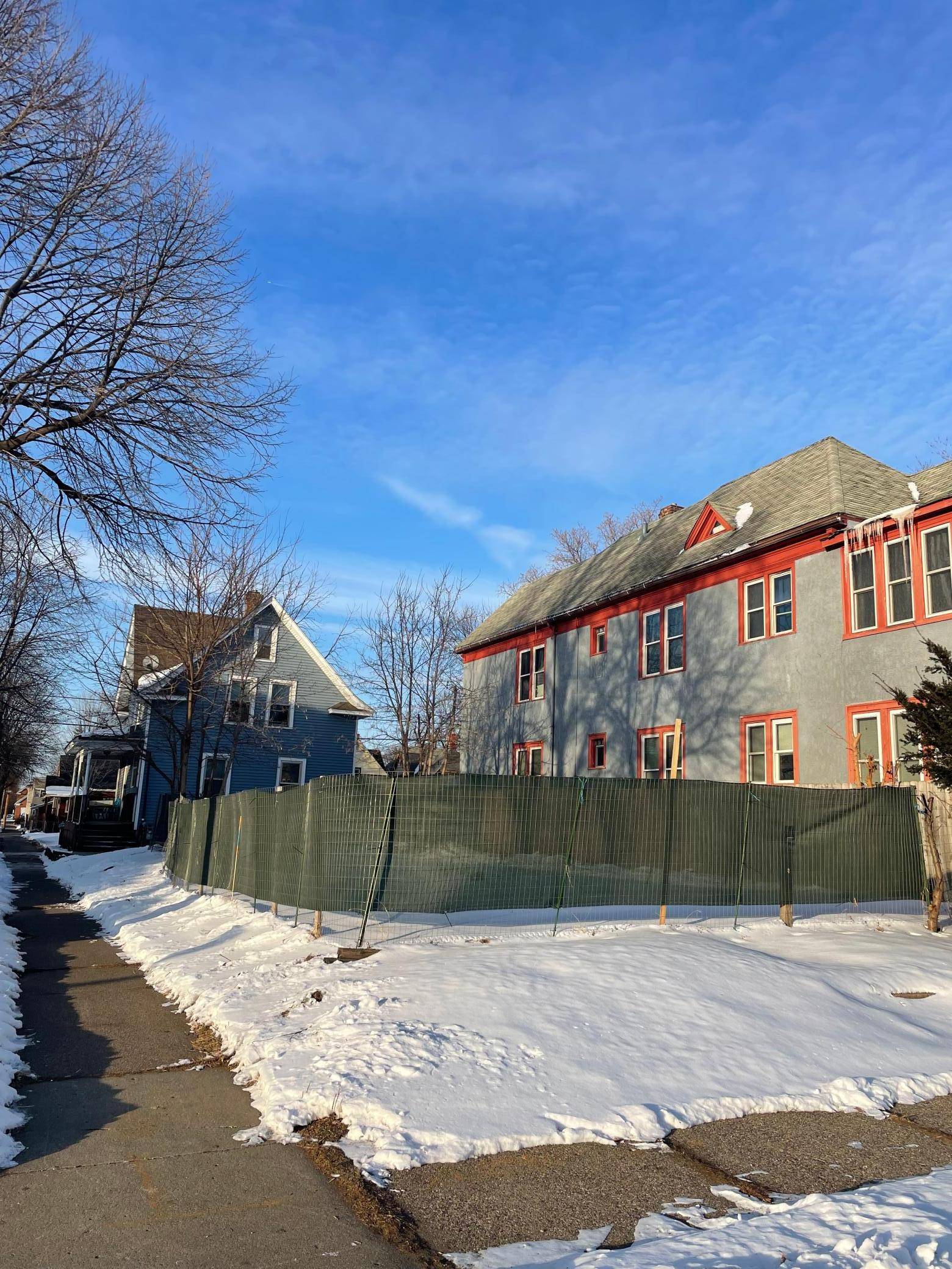 Saint Paul, MN 55104,679 Charles AVE