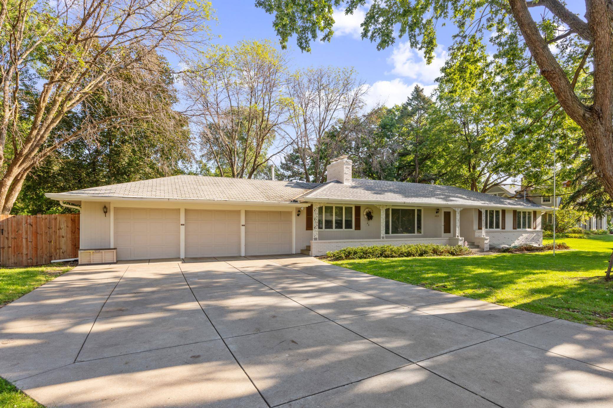 Edina, MN 55424,4828 Valley View RD